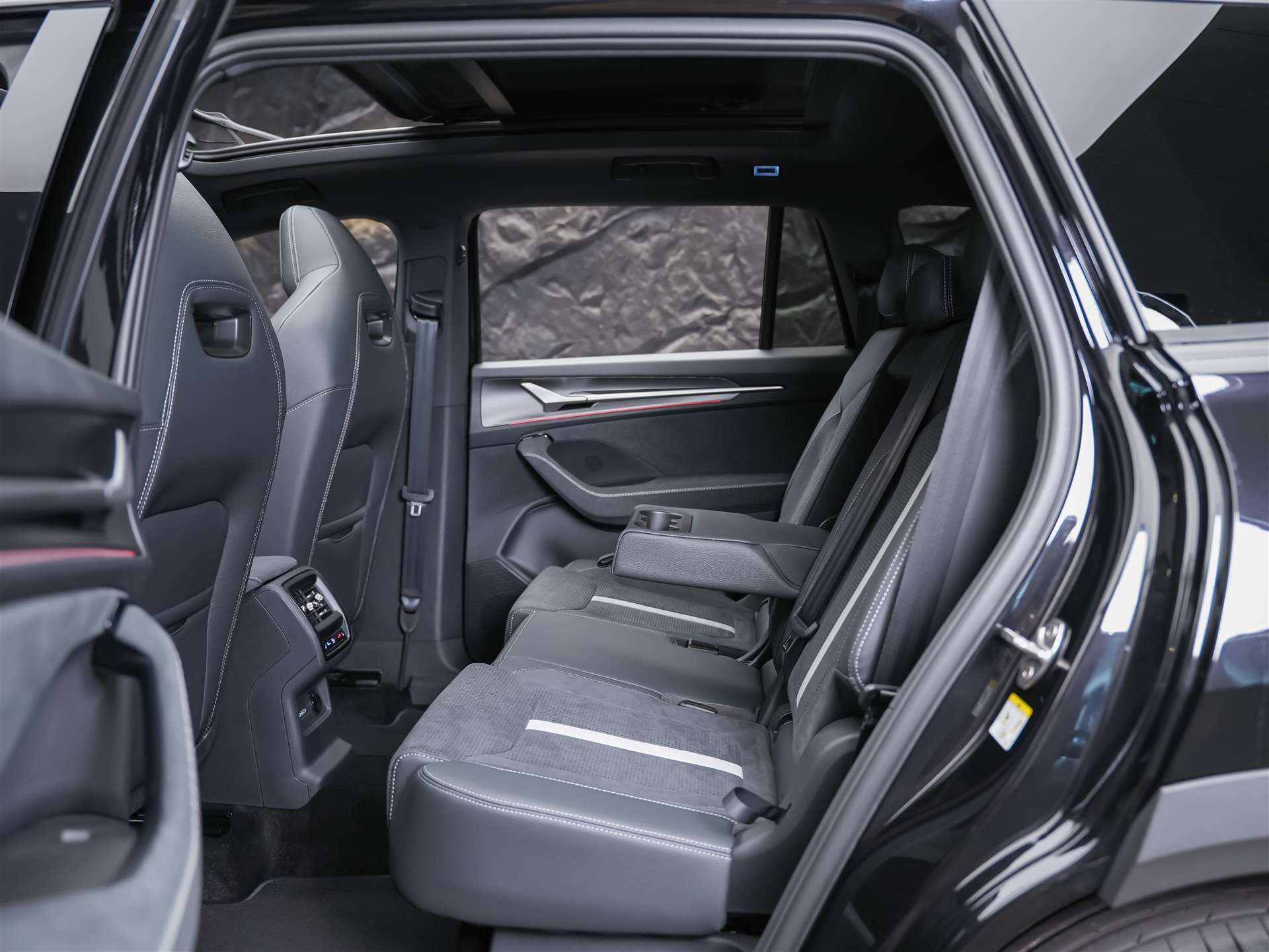 SKODA Kodiaq 2.0 TDI Sportline 4x4 *Panorama*7 Plätzer* Matrix LED*CANTON Soundsystem*-image-13