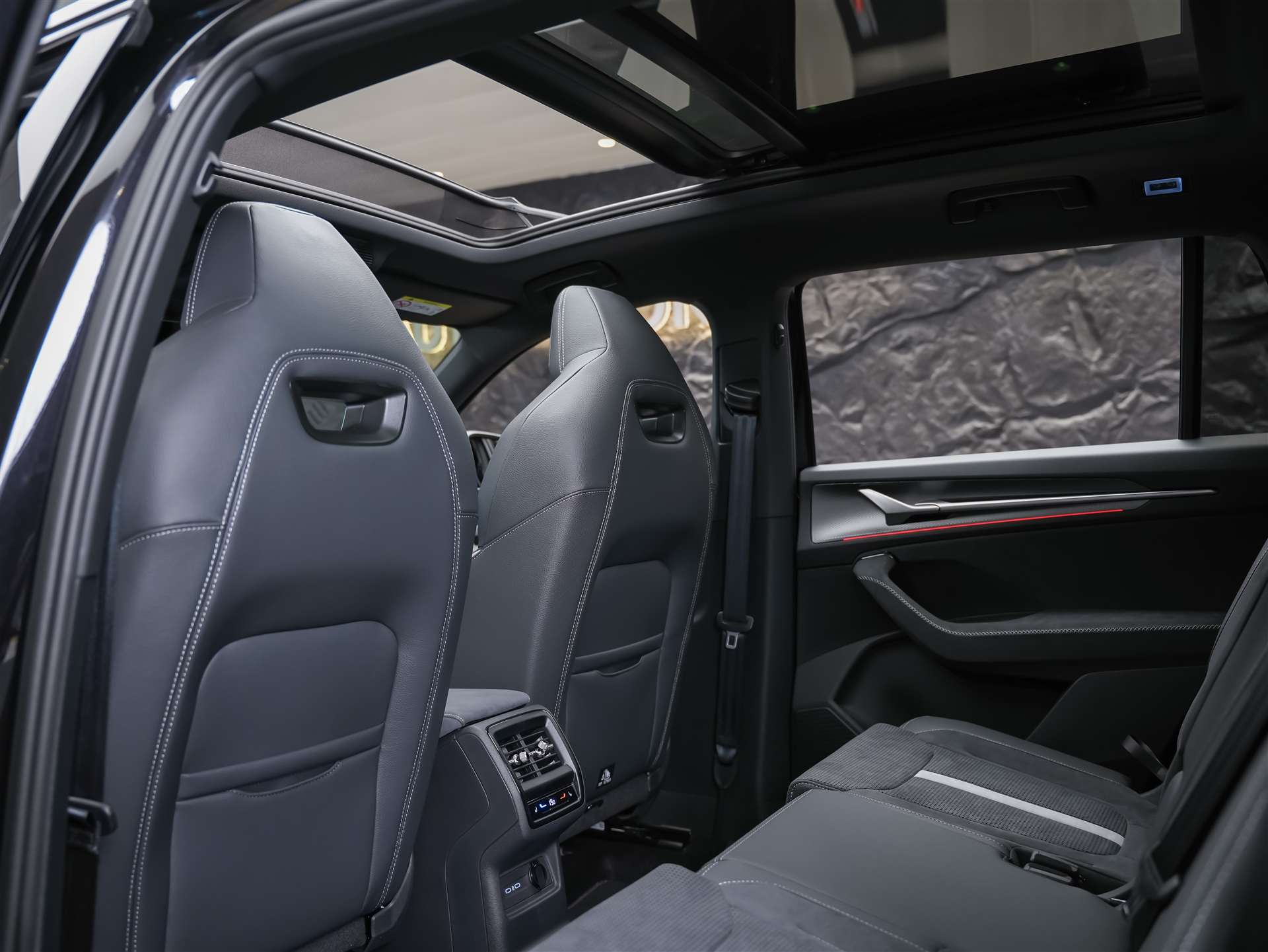 SKODA Kodiaq 2.0 TDI Sportline 4x4 *Panorama*7 Plätzer* Matrix LED*CANTON Soundsystem*-image-11