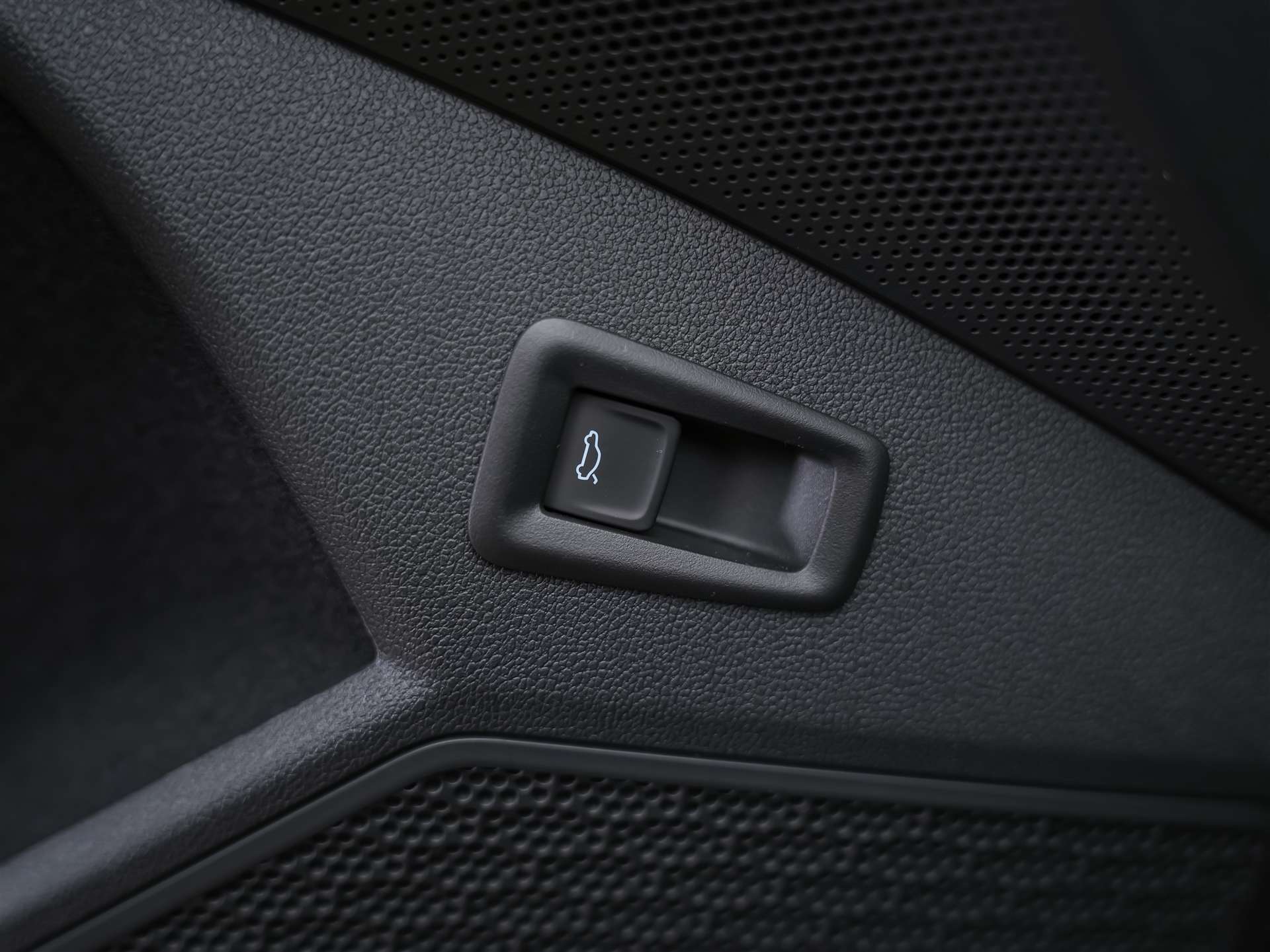 SKODA Kodiaq 2.0 TDI Sportline 4x4 *Panorama*7 Plätzer* Matrix LED*CANTON Soundsystem*-image-27