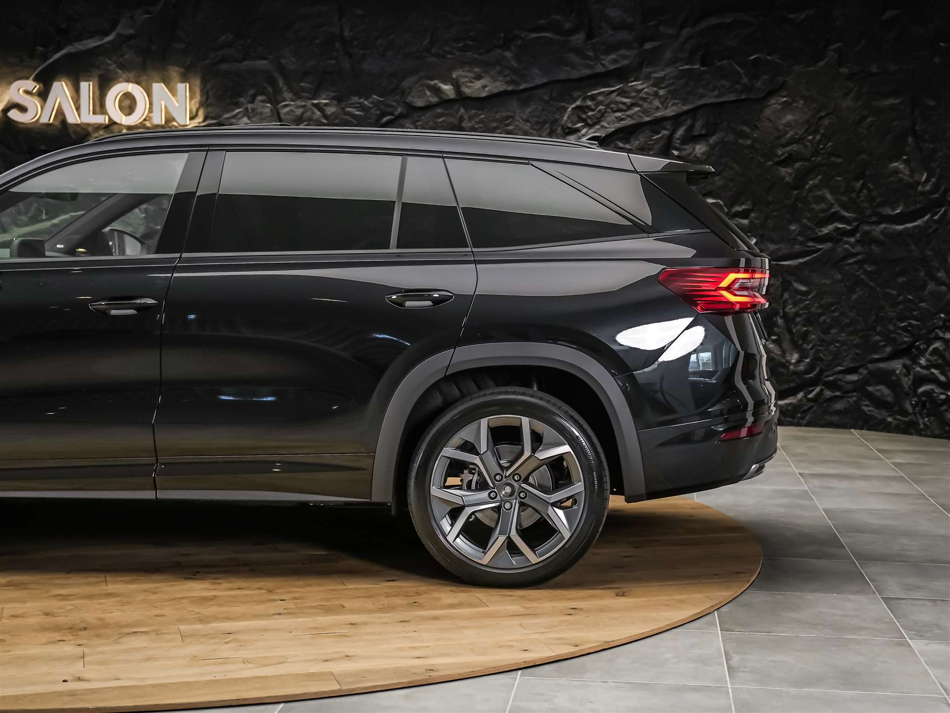 SKODA Kodiaq 2.0 TDI Sportline 4x4 *Panorama*7 Plätzer* Matrix LED*CANTON Soundsystem*-image-20