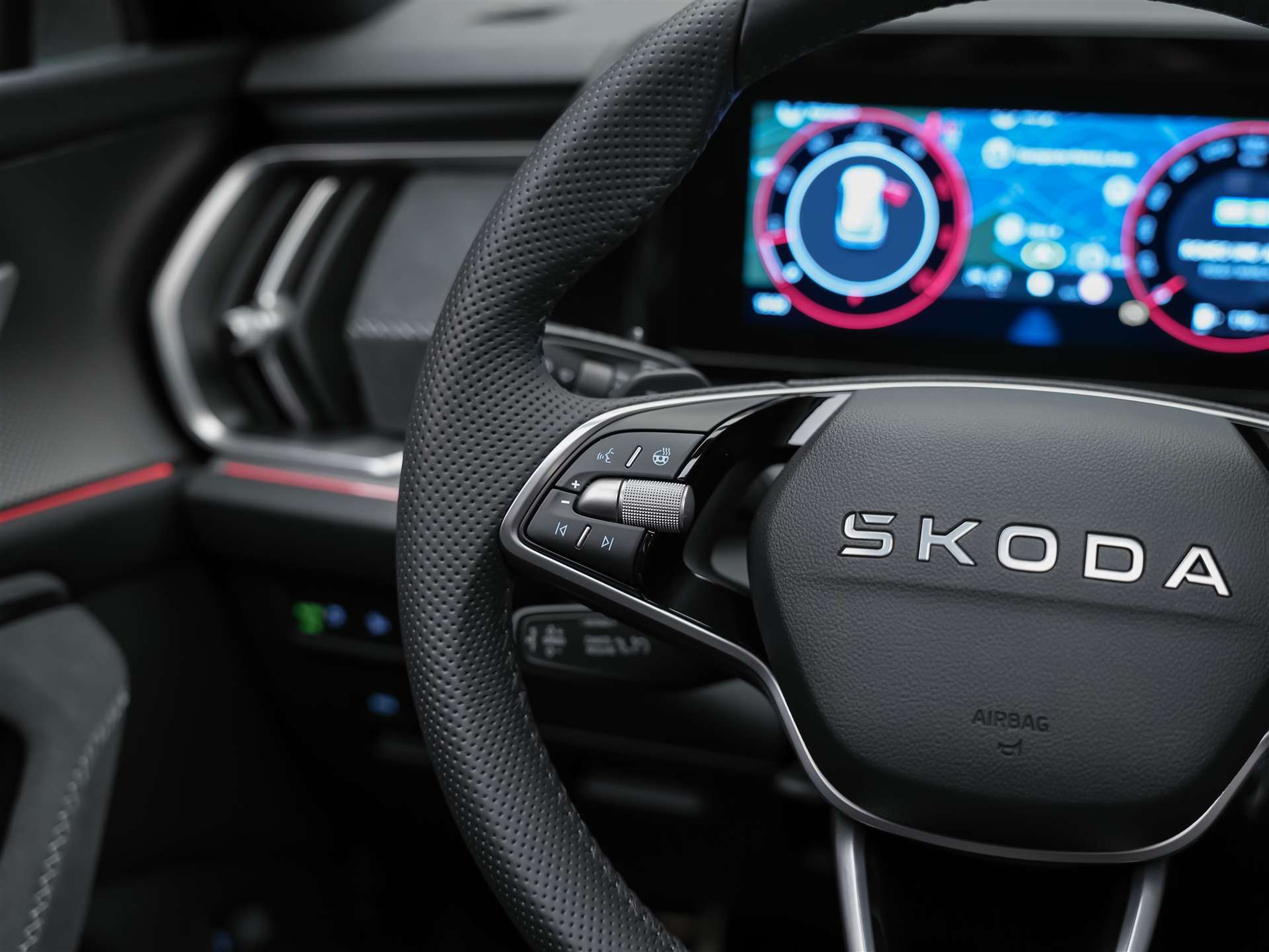 SKODA Kodiaq 2.0 TDI Sportline 4x4 *Panorama*7 Plätzer* Matrix LED*CANTON Soundsystem*-image-31