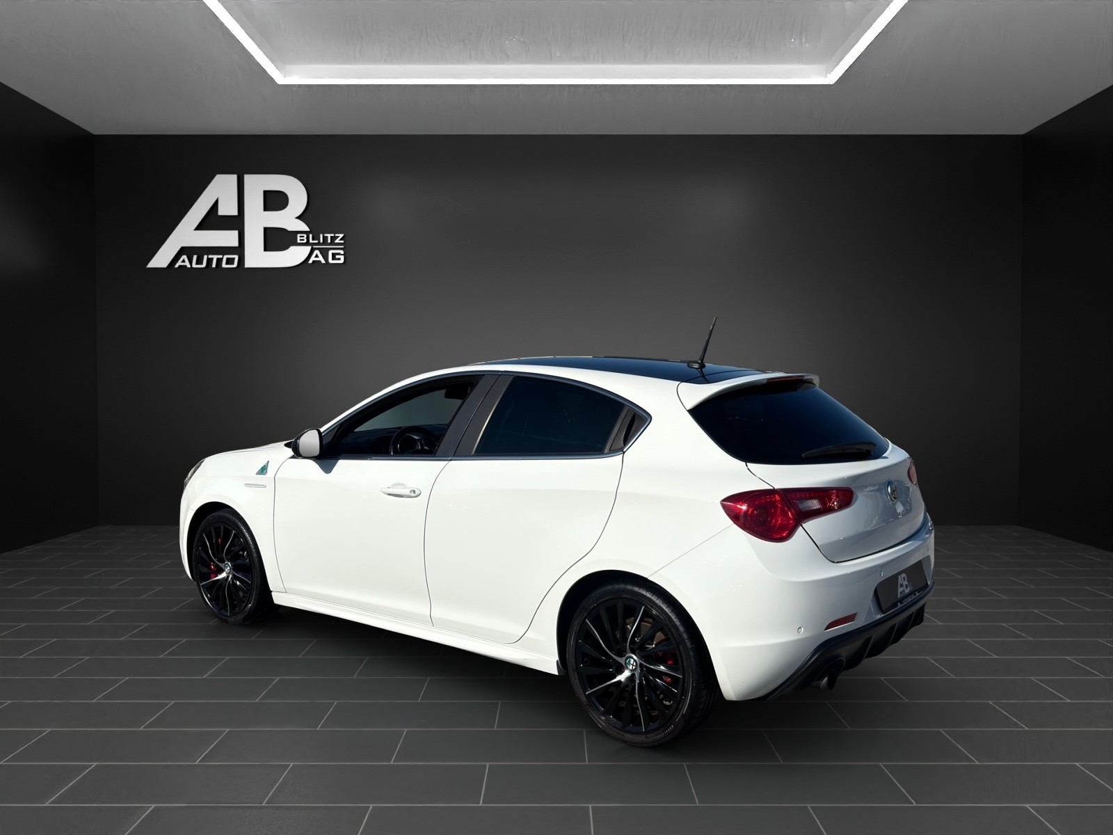 ALFA ROMEO Giulietta 1750 TBi Quadrifoglio Verde TCT mit 241 PS-image-2