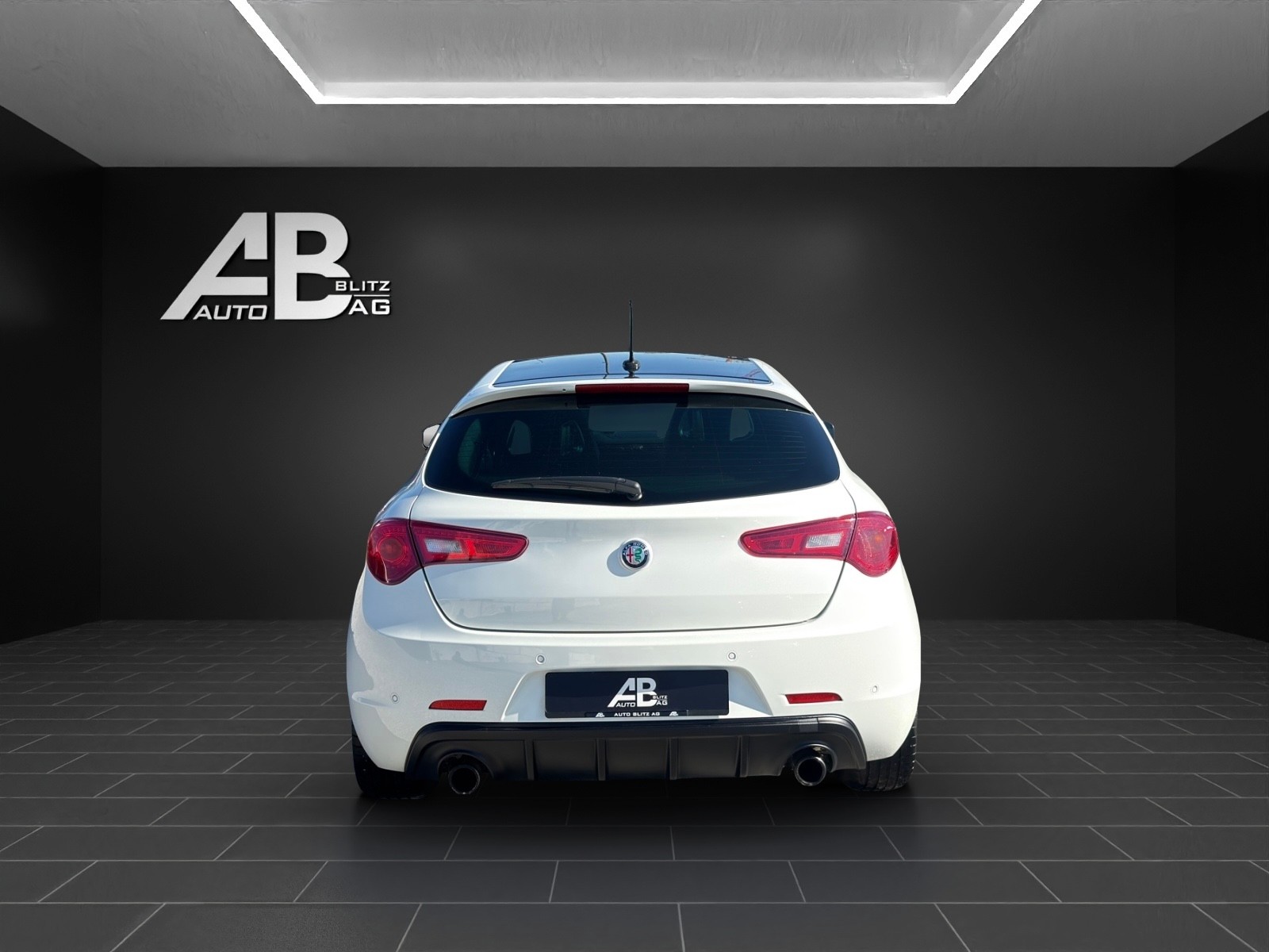 ALFA ROMEO Giulietta 1750 TBi Quadrifoglio Verde TCT mit 241 PS-image-3