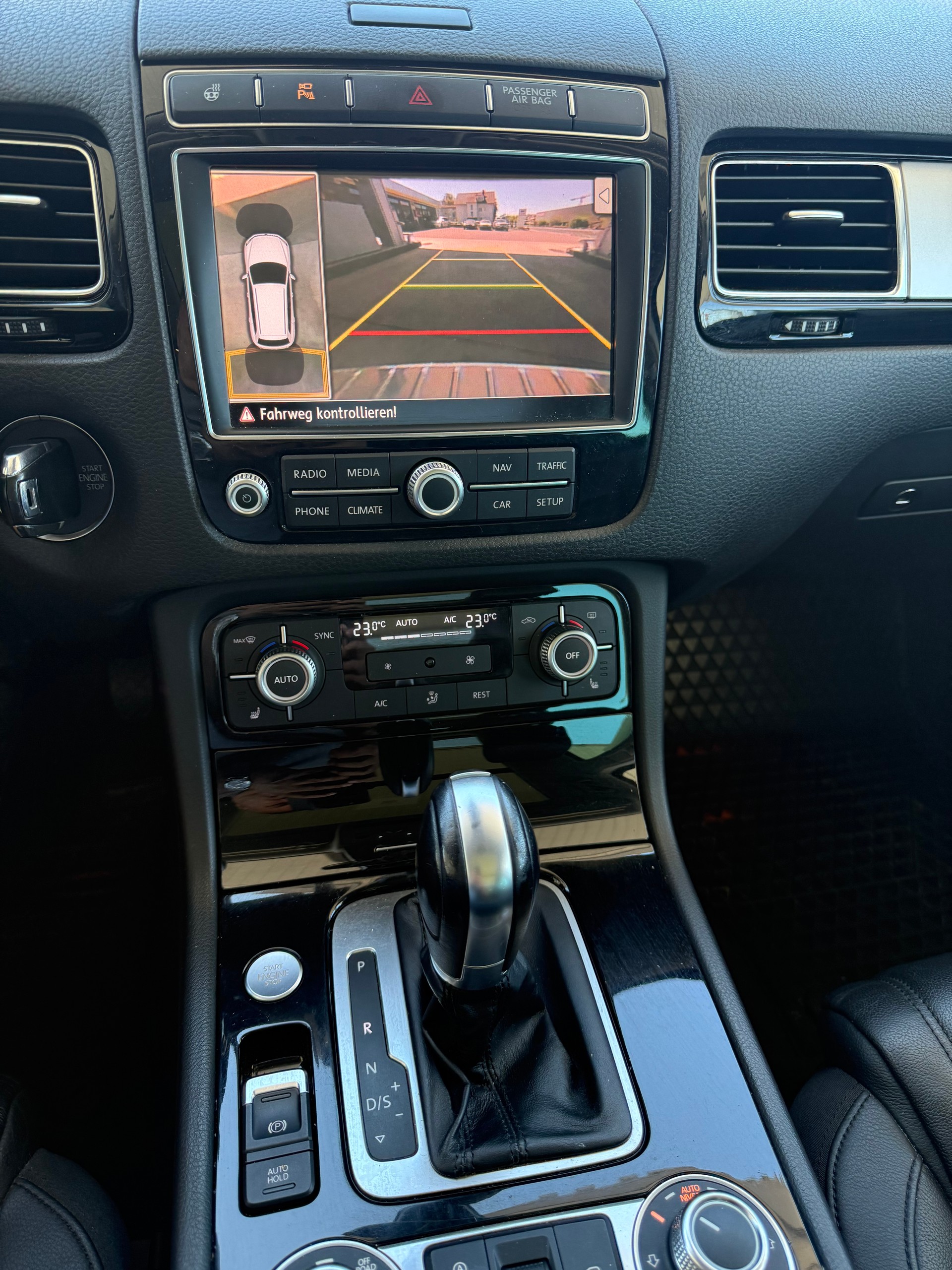 VW Touareg 3.0 TDI BlueMotion Technology Tiptronic-image-8