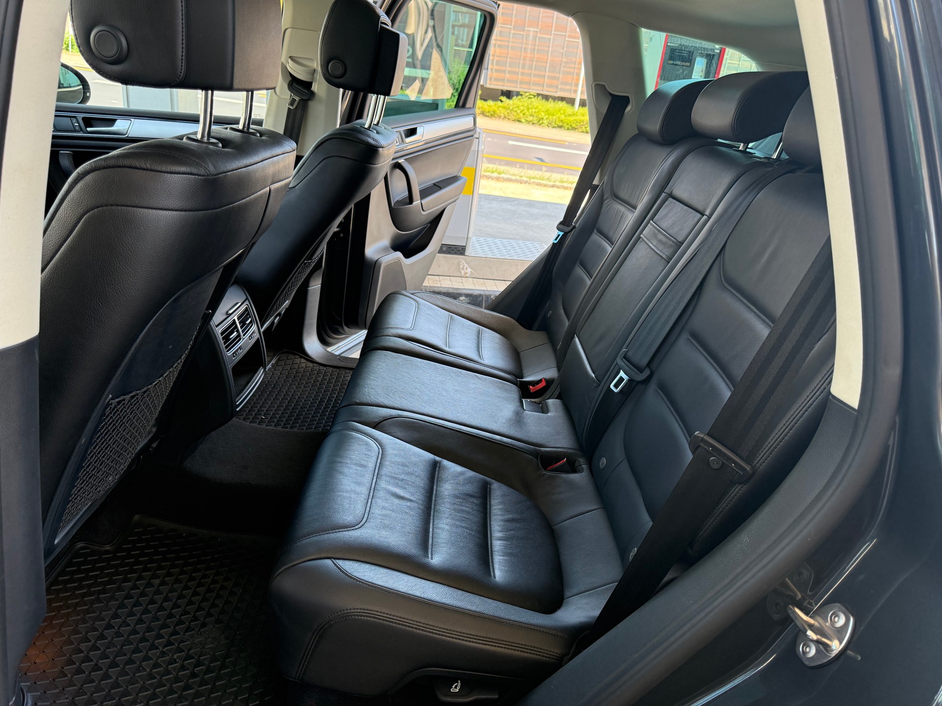 VW Touareg 3.0 TDI BlueMotion Technology Tiptronic-image-11