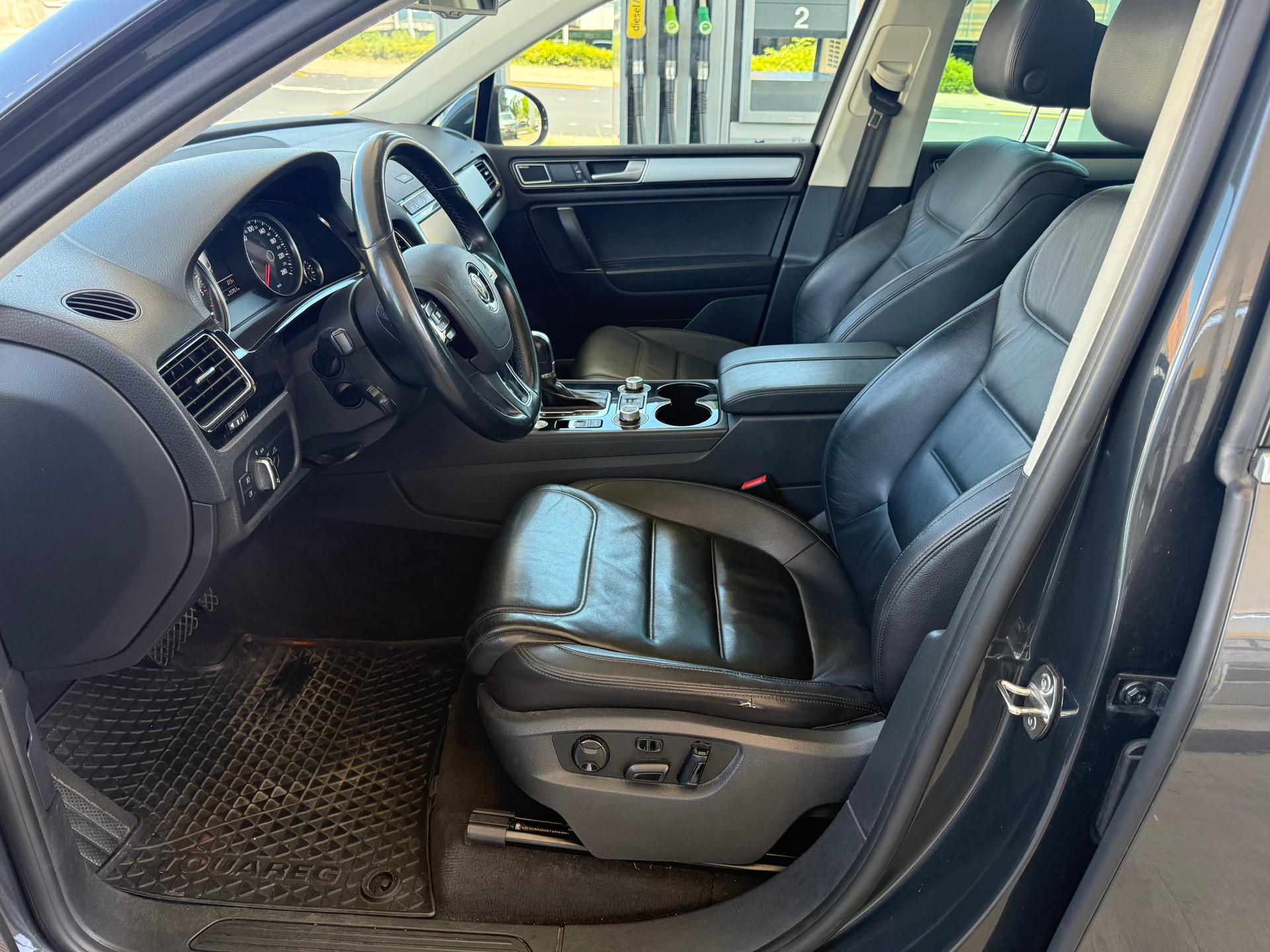 VW Touareg 3.0 TDI BlueMotion Technology Tiptronic-image-9