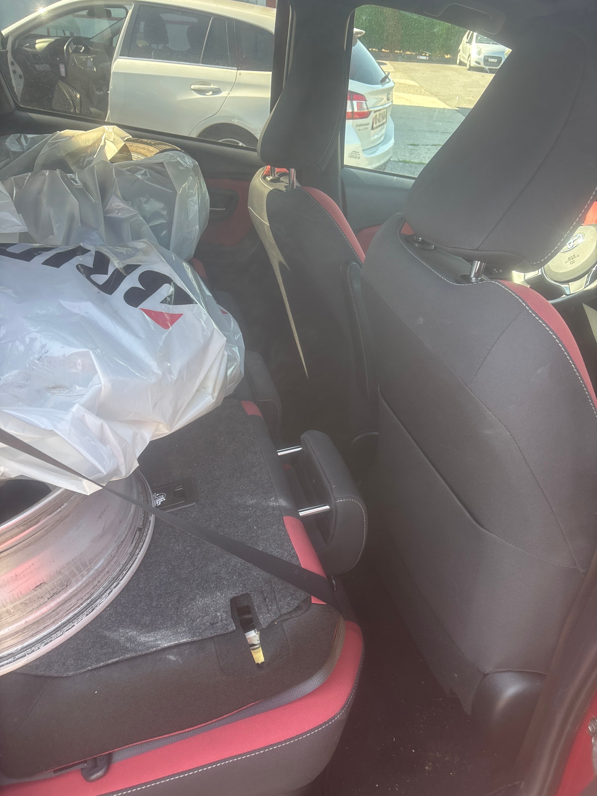 TOYOTA Yaris 1.5 VVT-i Hybrid Premium e-CVT-image-9