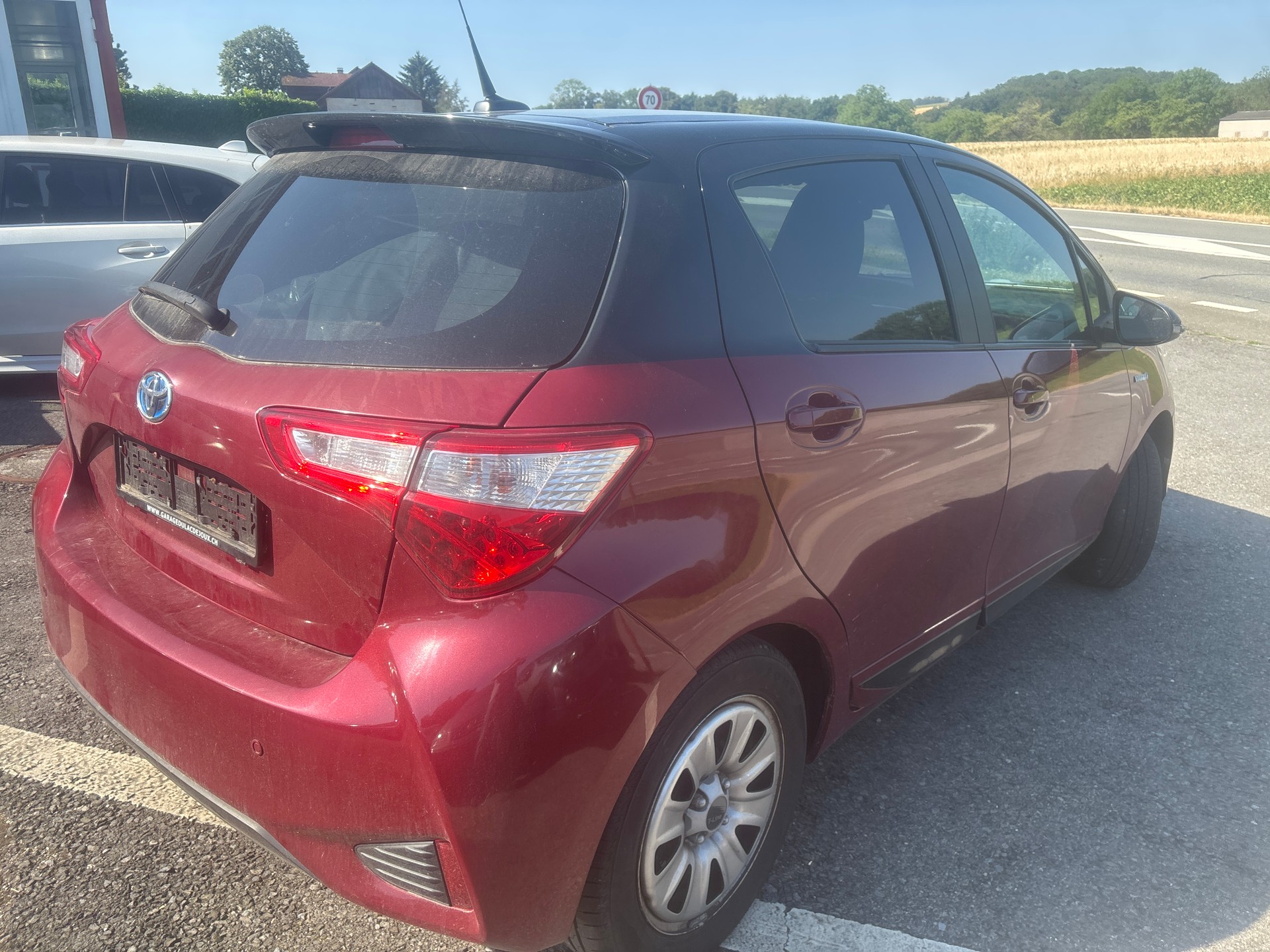 TOYOTA Yaris 1.5 VVT-i Hybrid Premium e-CVT-image-8