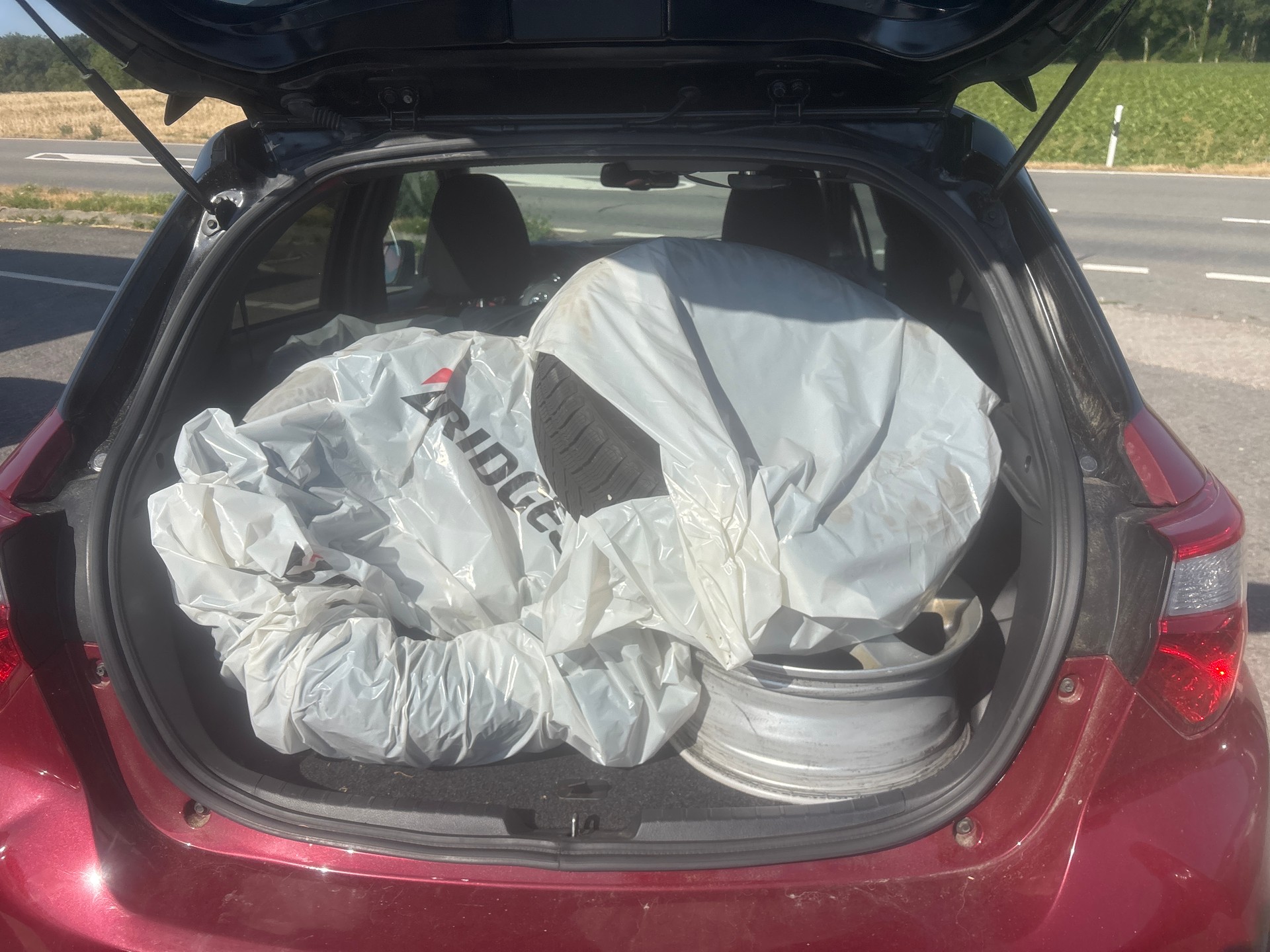 TOYOTA Yaris 1.5 VVT-i Hybrid Premium e-CVT-image-7