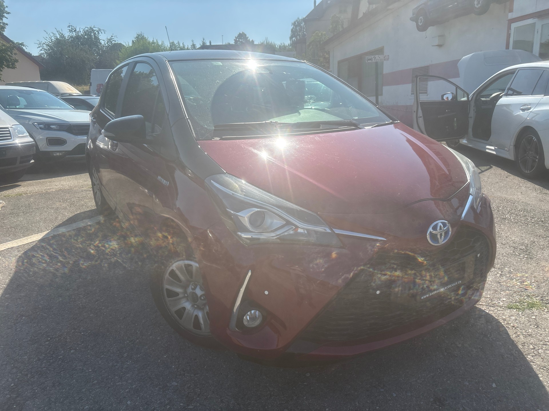 TOYOTA Yaris 1.5 VVT-i Hybrid Premium e-CVT-image-12