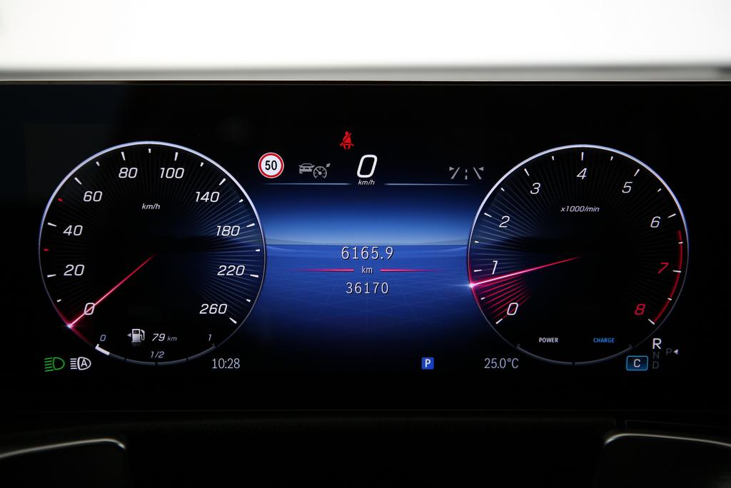 MERCEDES-BENZ GLB 250 AMG Line 4matic-image-12