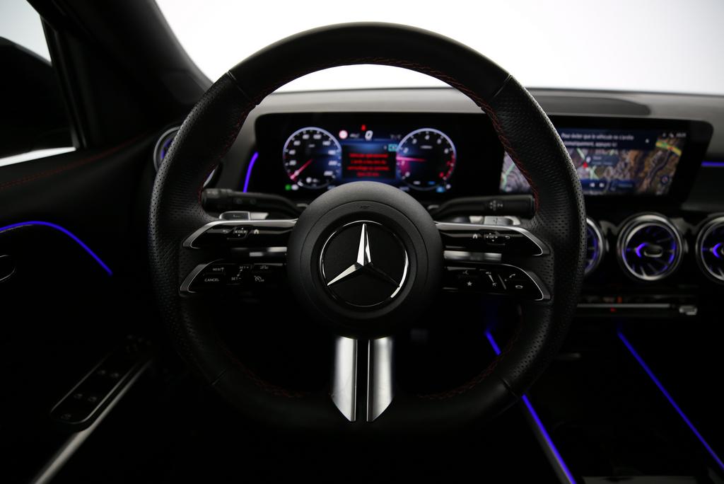 MERCEDES-BENZ GLB 250 AMG Line 4matic-image-4