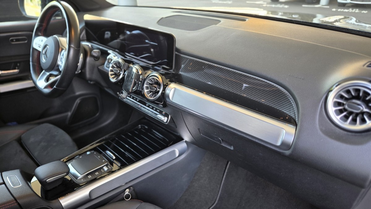 MERCEDES-BENZ GLB 200 d AMG Line 4matic-image-2