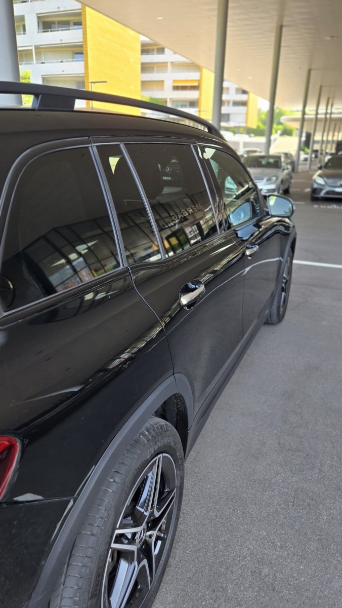 MERCEDES-BENZ GLB 200 d AMG Line 4matic-image-4