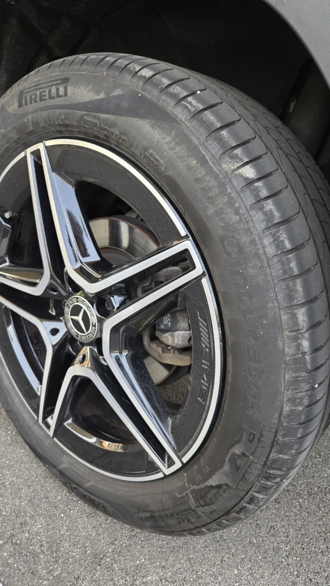 MERCEDES-BENZ GLB 200 d AMG Line 4matic-image-6