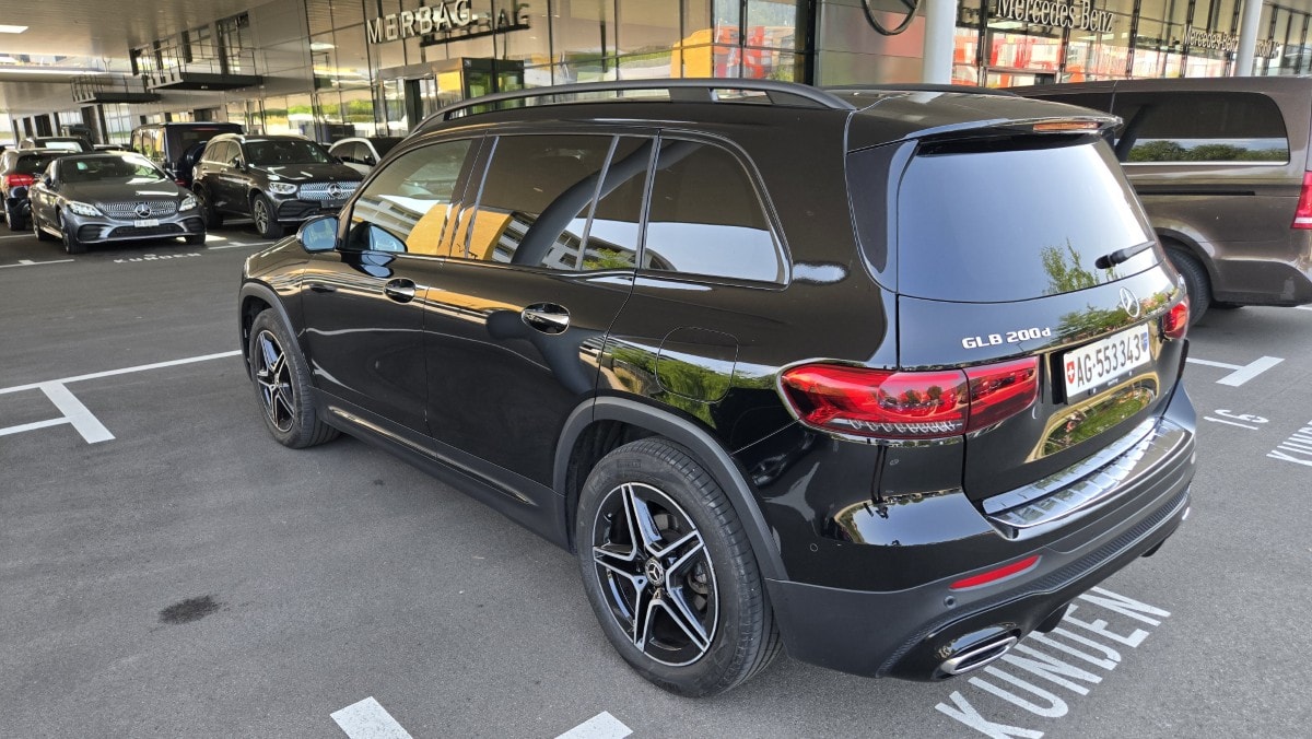 MERCEDES-BENZ GLB 200 d AMG Line 4matic-image-0