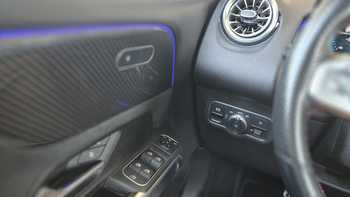 MERCEDES-BENZ GLB 200 d AMG Line 4matic-image-18