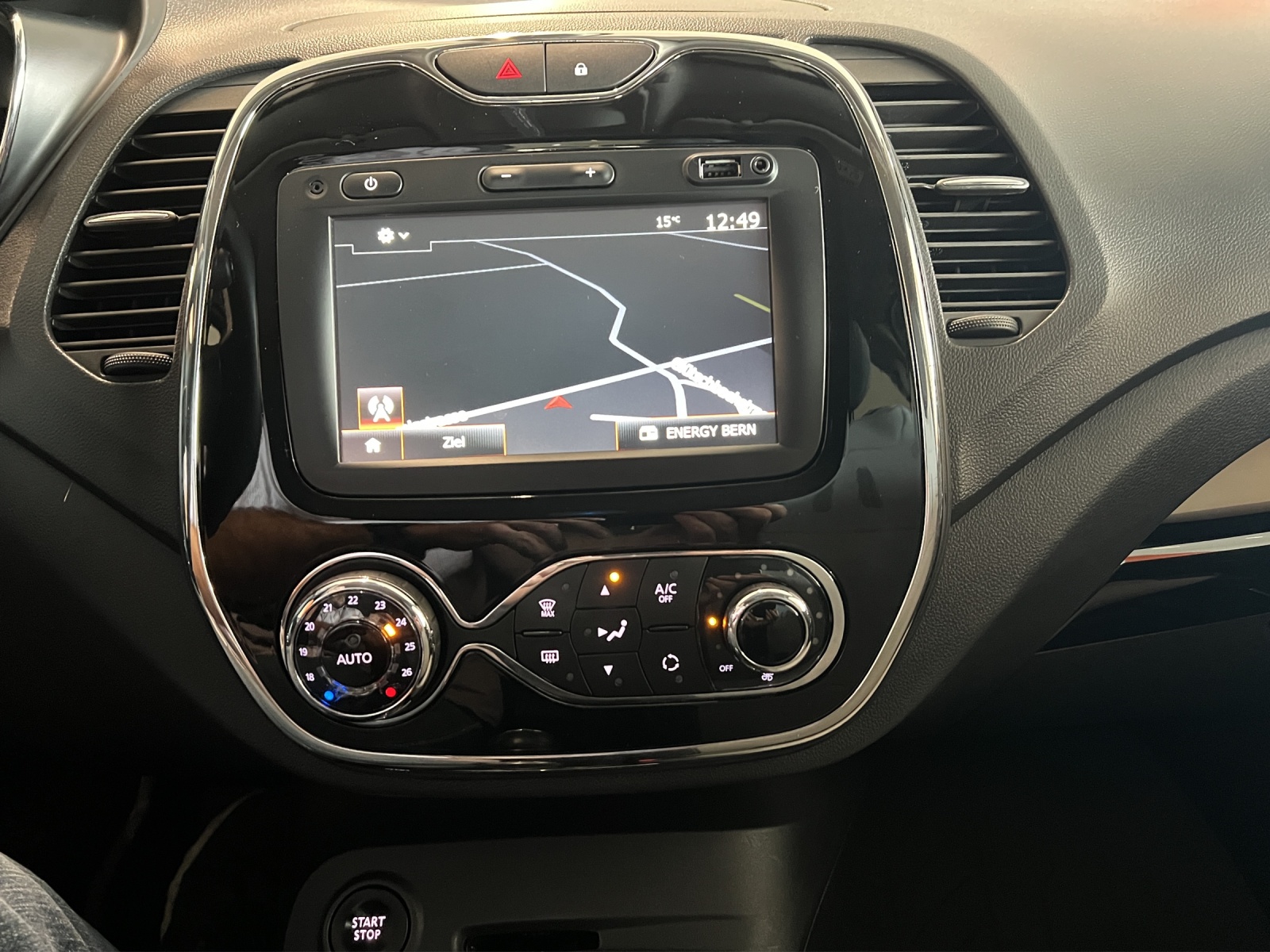 RENAULT Captur 1.5 dCi Intens-image-12