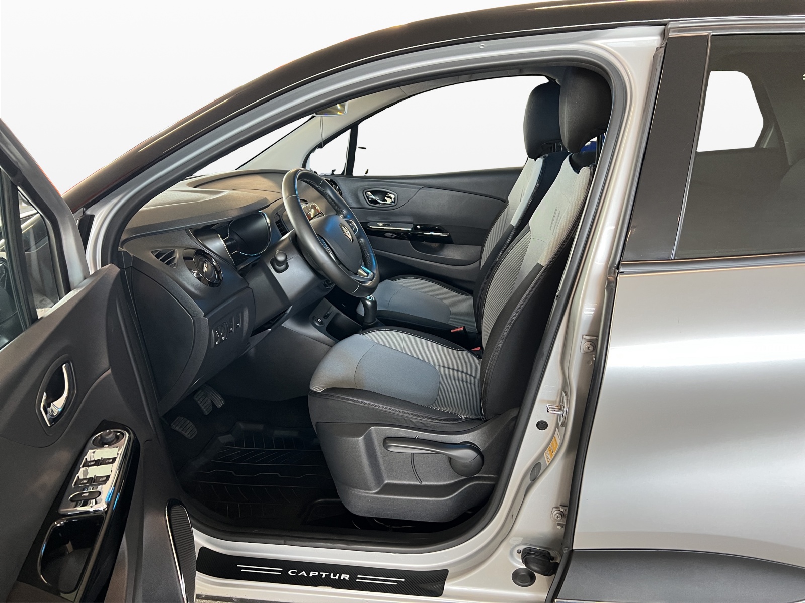 RENAULT Captur 1.5 dCi Intens-image-10