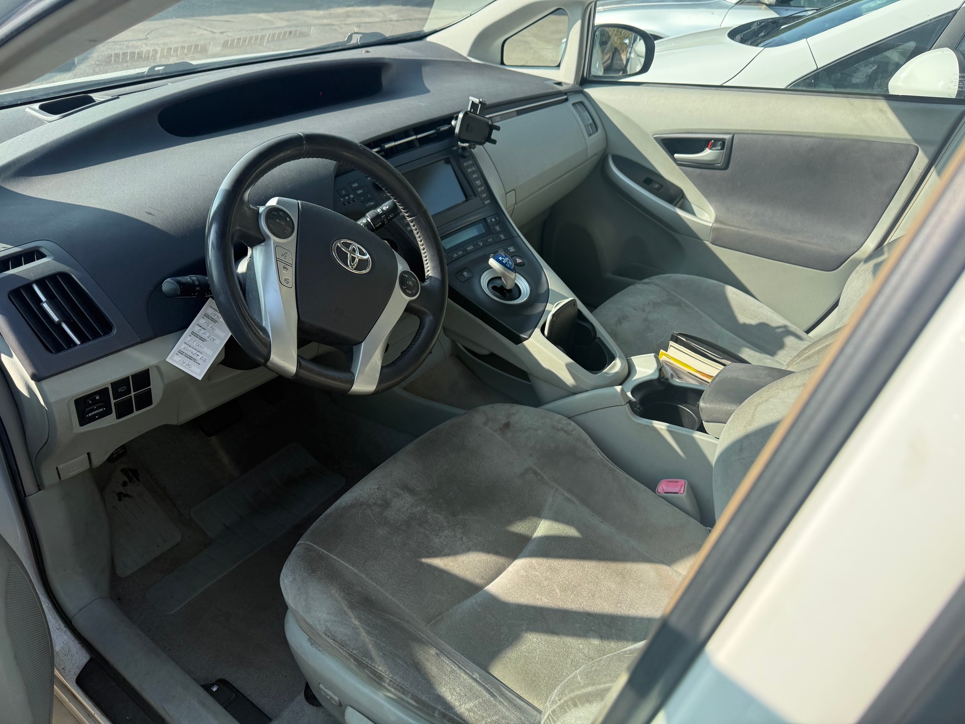 TOYOTA Prius 1.8 16V HSD Luna-image-5