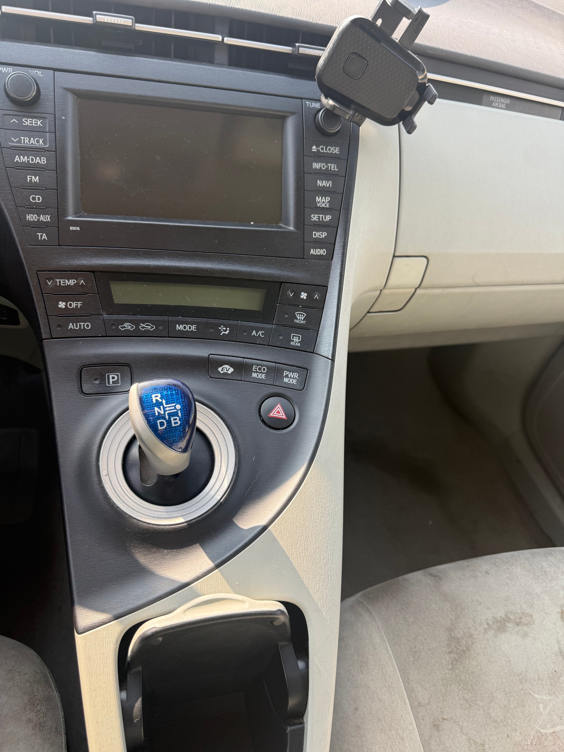 TOYOTA Prius 1.8 16V HSD Luna-image-4