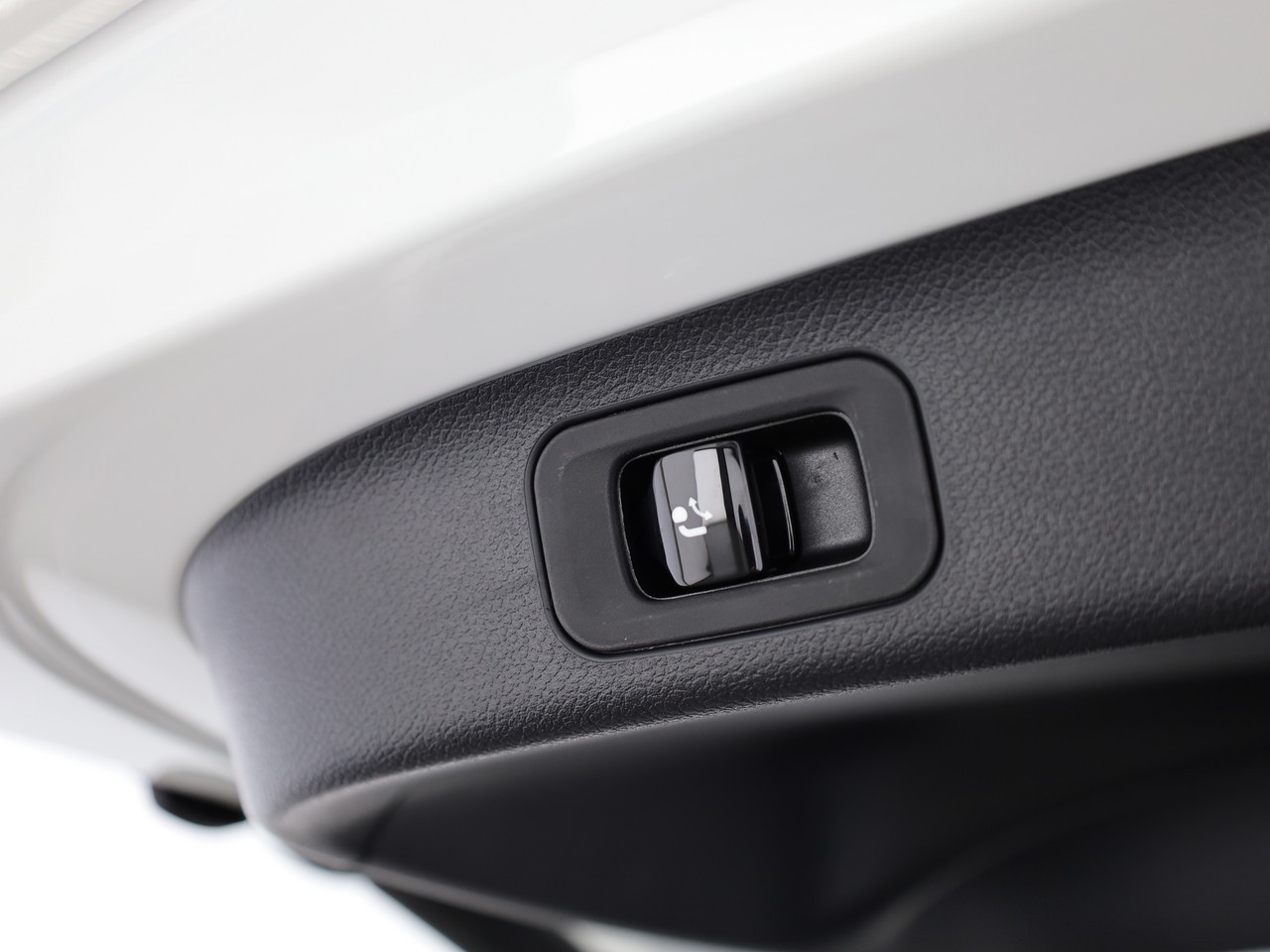 MERCEDES-BENZ GLB 220 4Matic 8G-Tronic-image-18