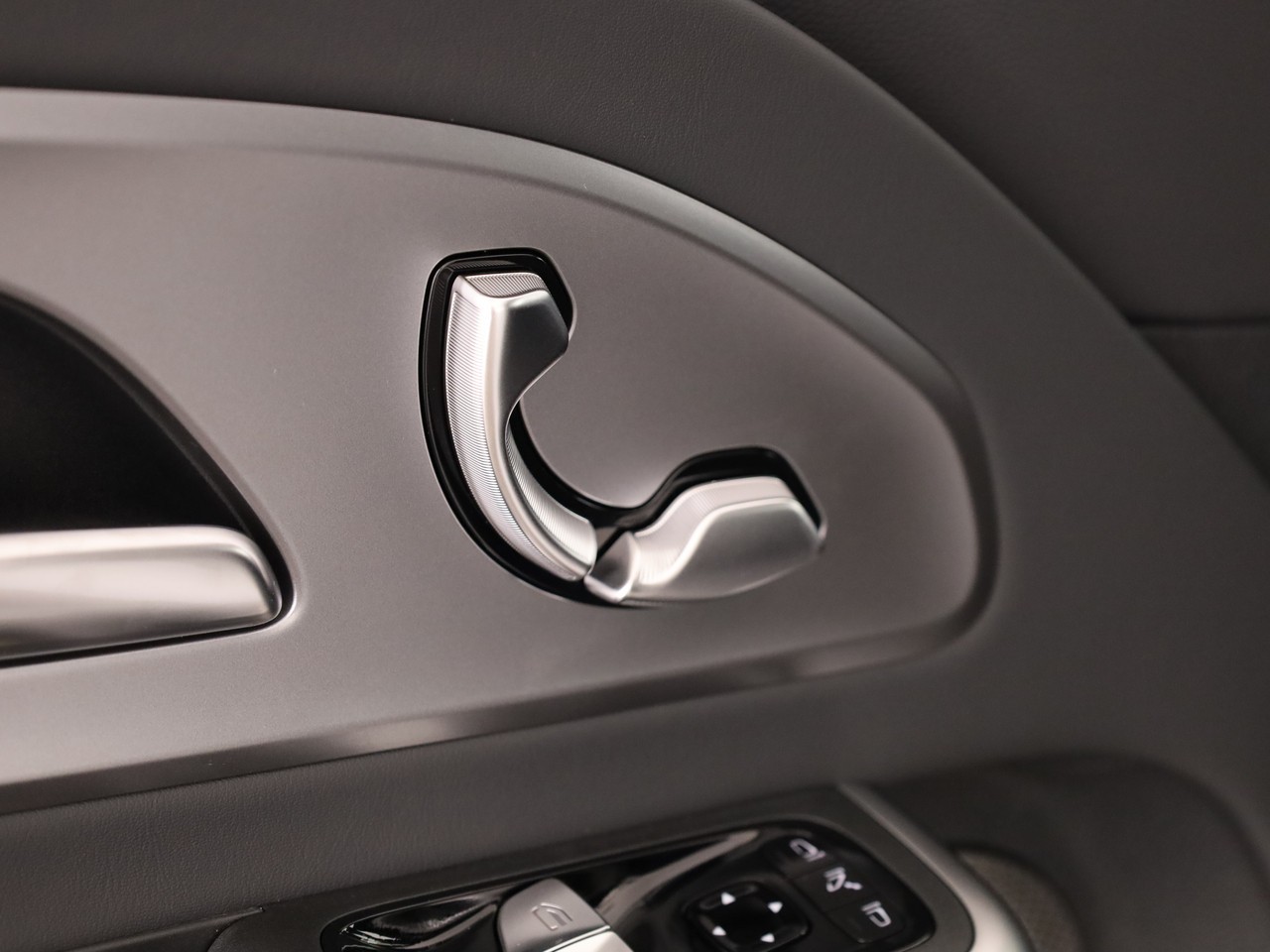 MERCEDES-BENZ GLB 220 4Matic 8G-Tronic-image-17