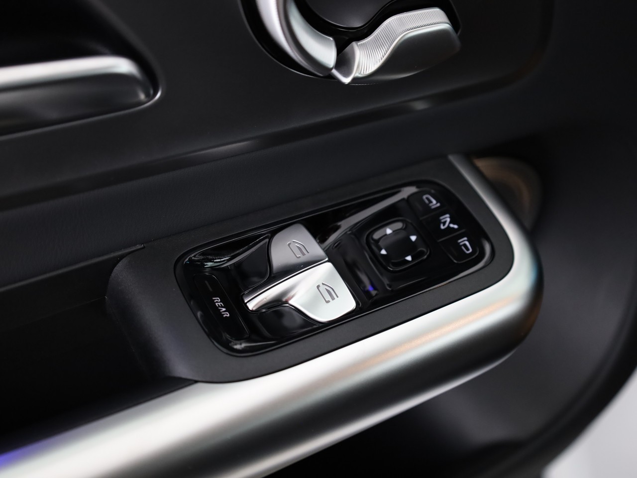 MERCEDES-BENZ GLB 220 4Matic 8G-Tronic-image-15
