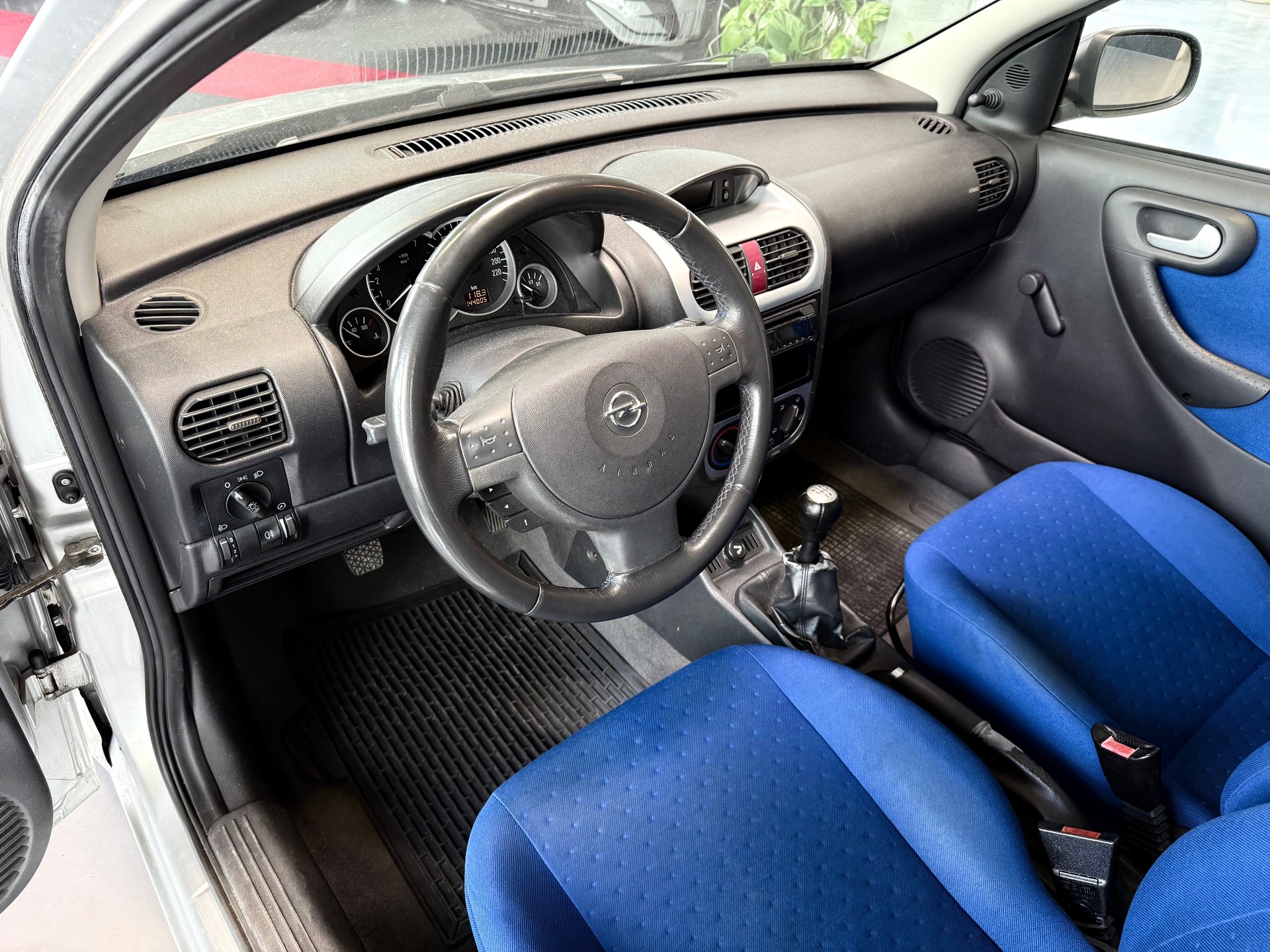 OPEL Corsa 1.2 16V Comfort-image-8
