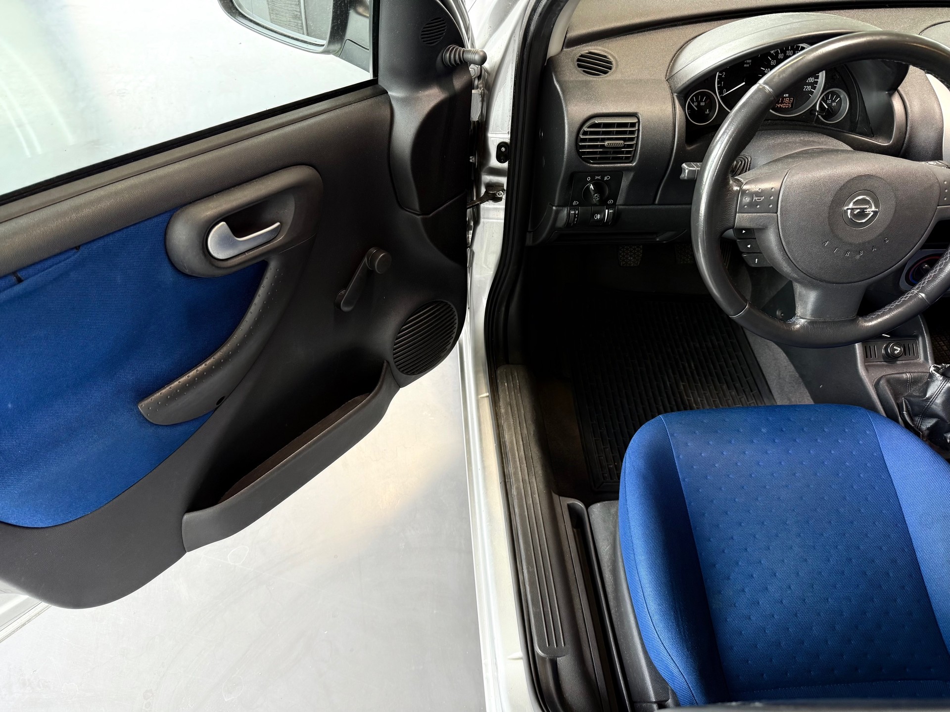 OPEL Corsa 1.2 16V Comfort-image-6
