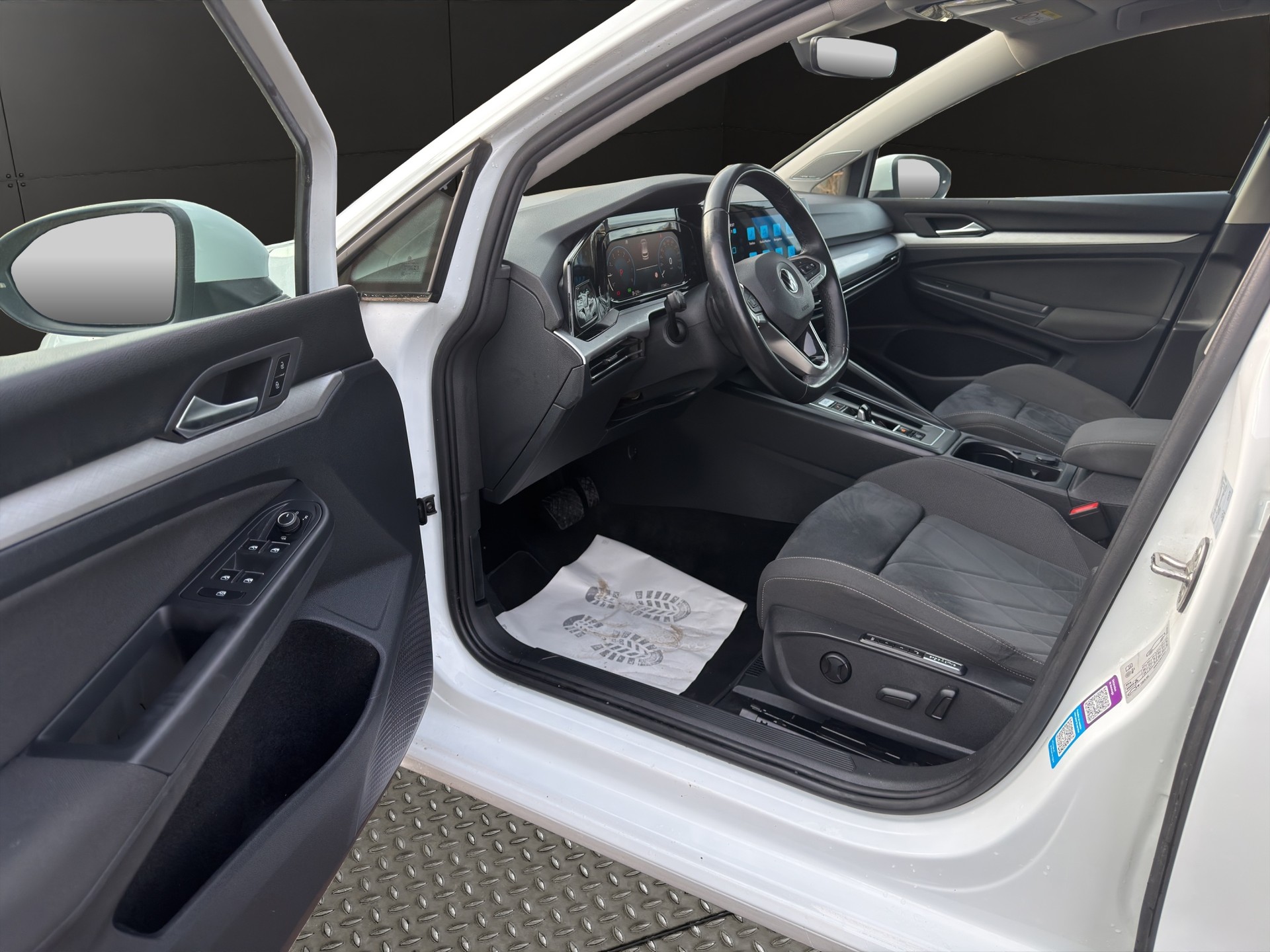VW Golf 1.0 eTSI mHEV ACTLife DSG-image-9