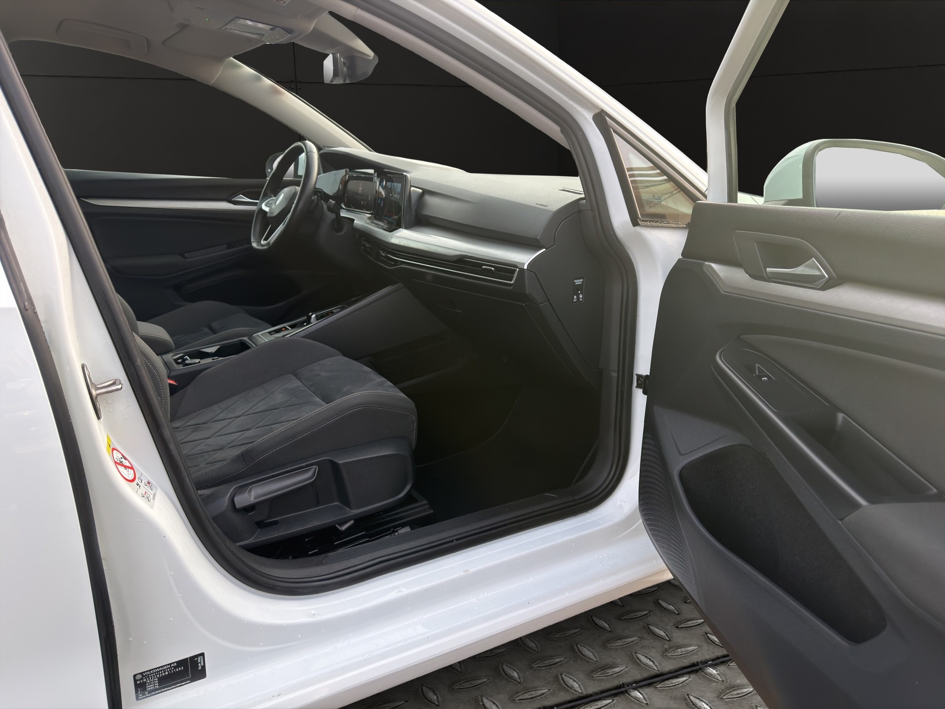 VW Golf 1.0 eTSI mHEV ACTLife DSG-image-15
