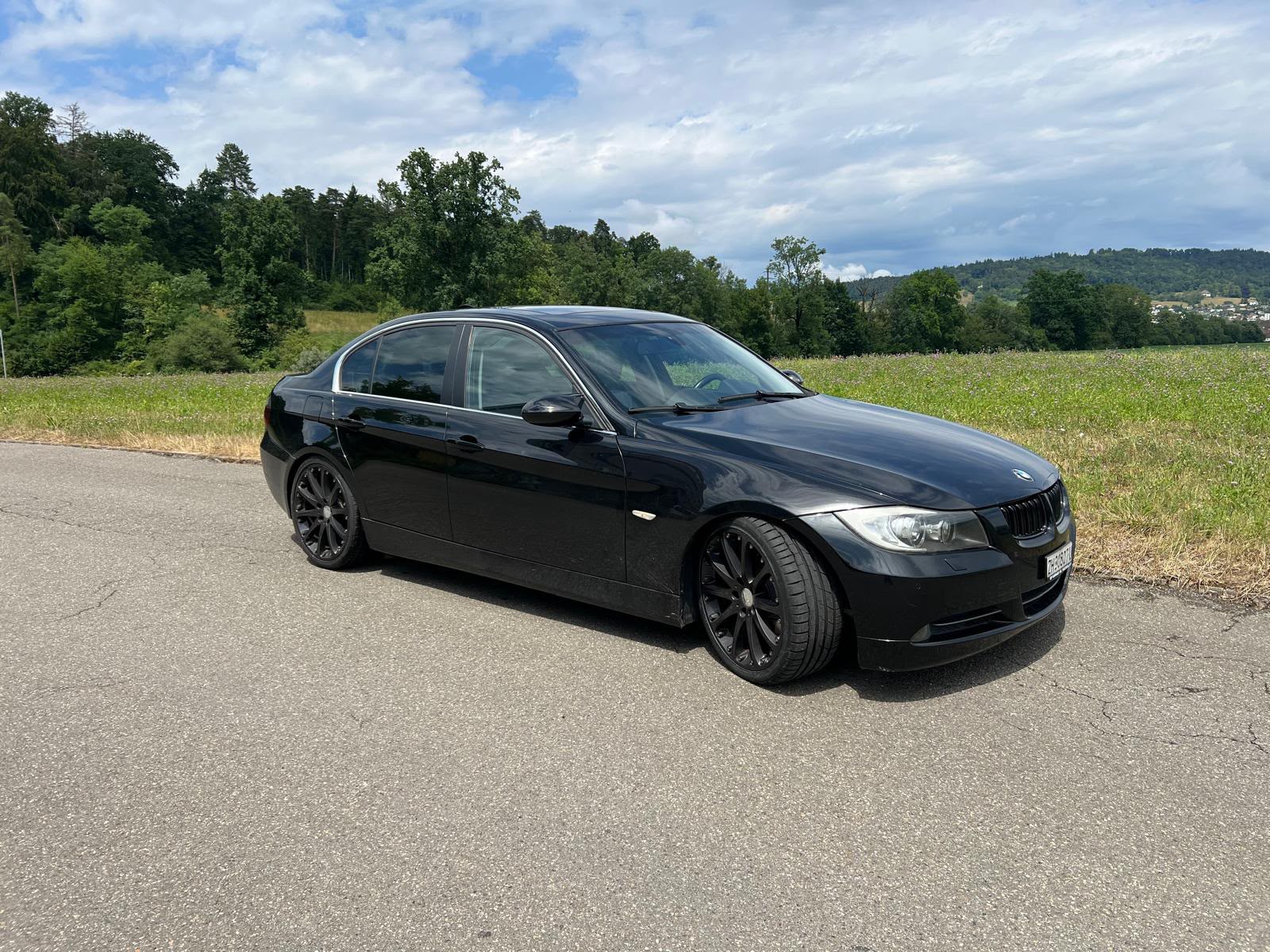 BMW 330i-showroom-element-3