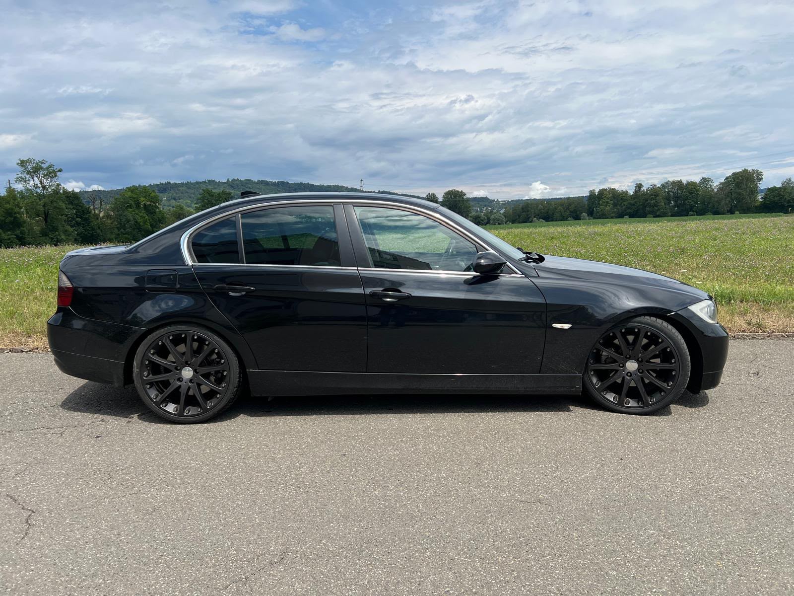 BMW 330i-image-4
