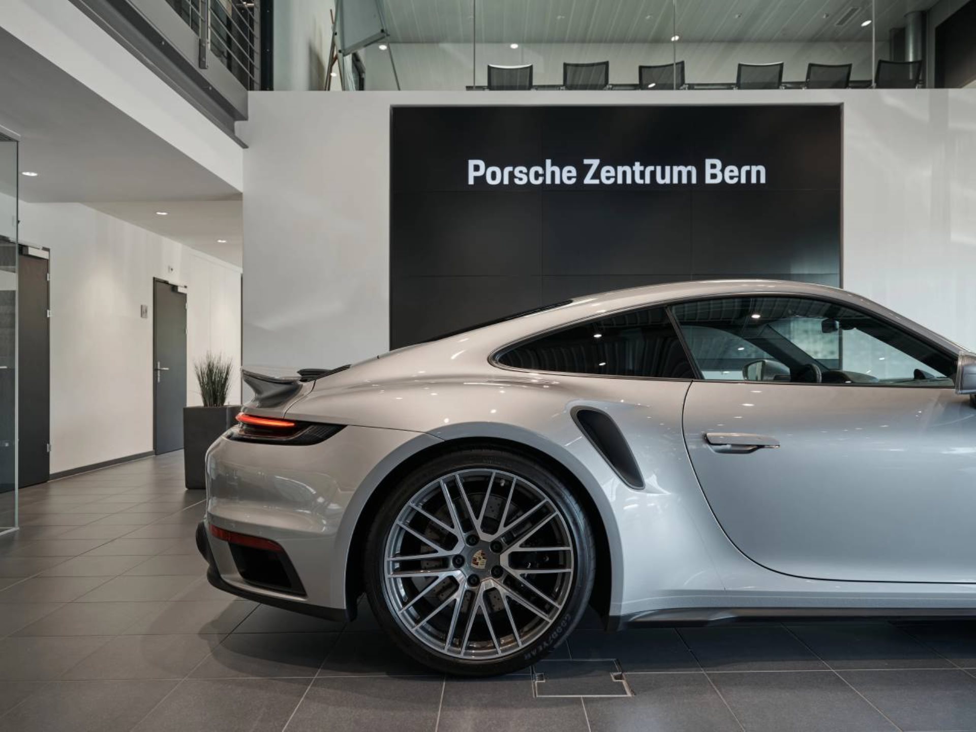 PORSCHE 911 Turbo-image-9