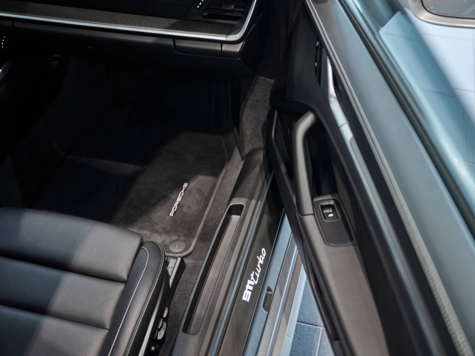 PORSCHE 911 Turbo-image-20