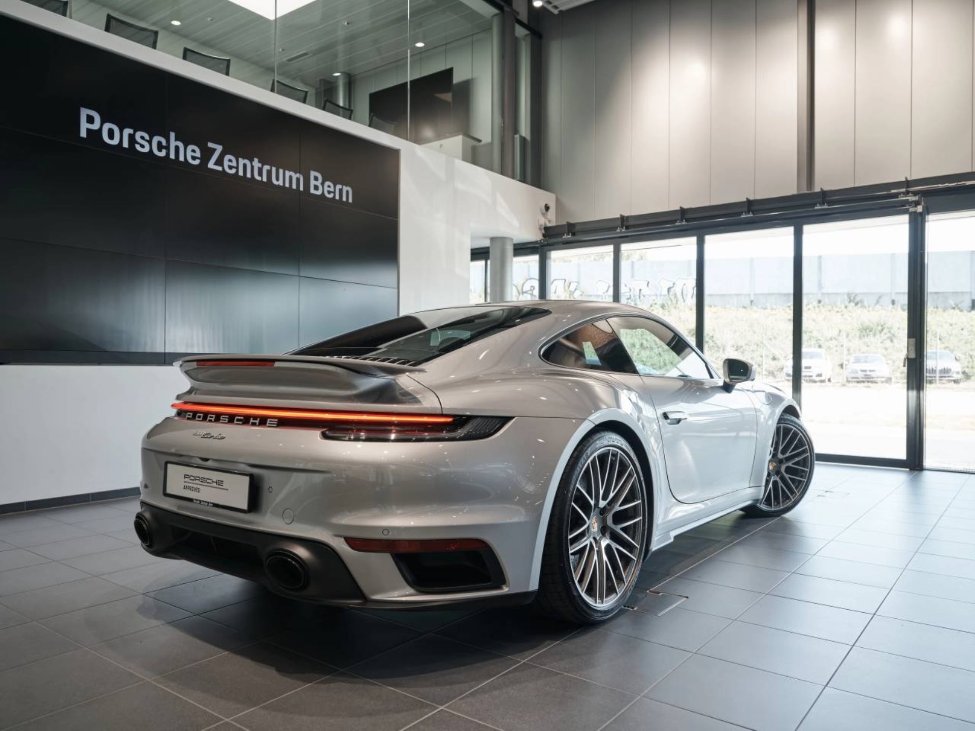 PORSCHE 911 Turbo-showroom-element-2