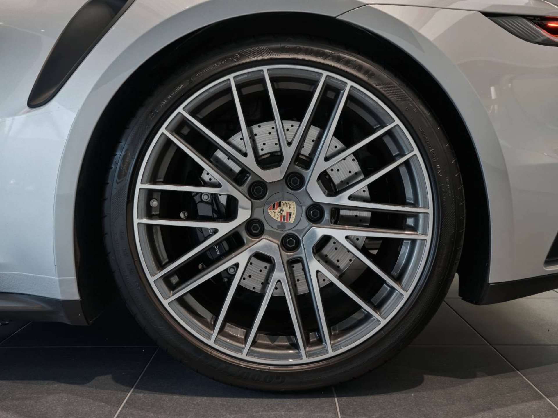 PORSCHE 911 Turbo-image-30
