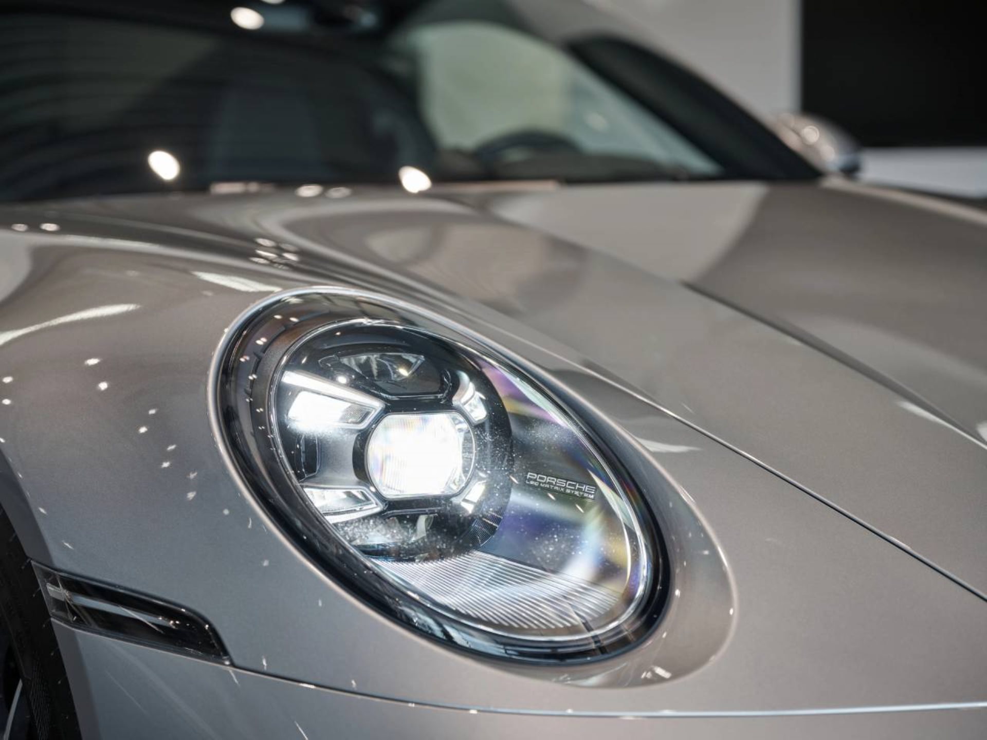 PORSCHE 911 Turbo-image-21