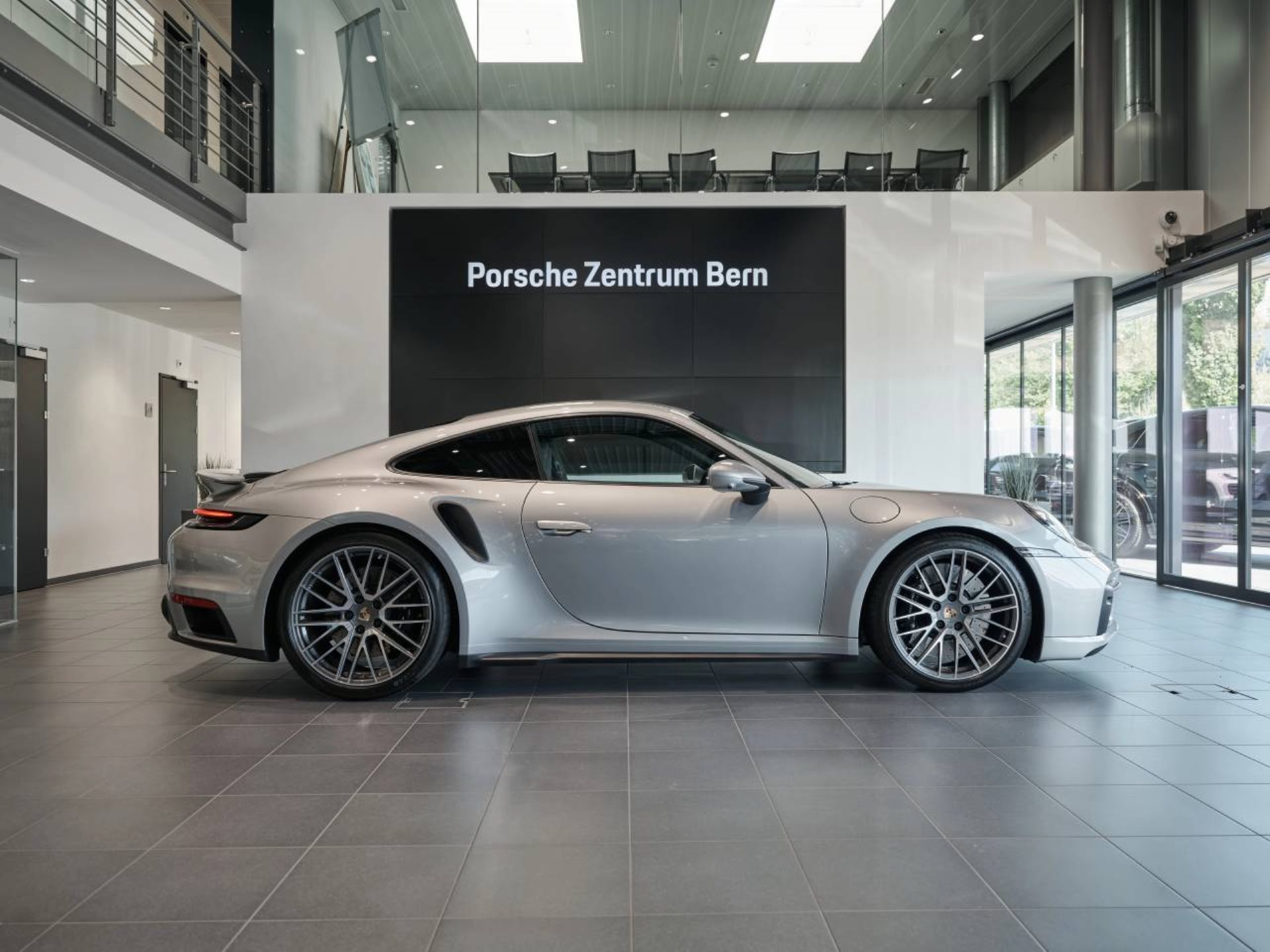PORSCHE 911 Turbo-showroom-element-1