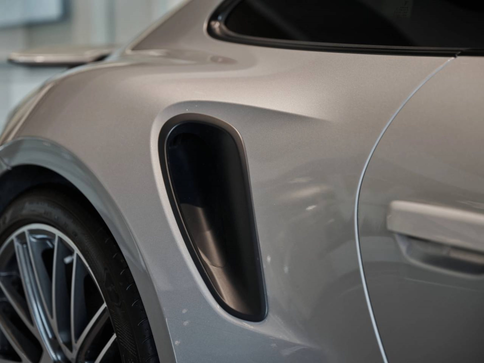 PORSCHE 911 Turbo-image-26