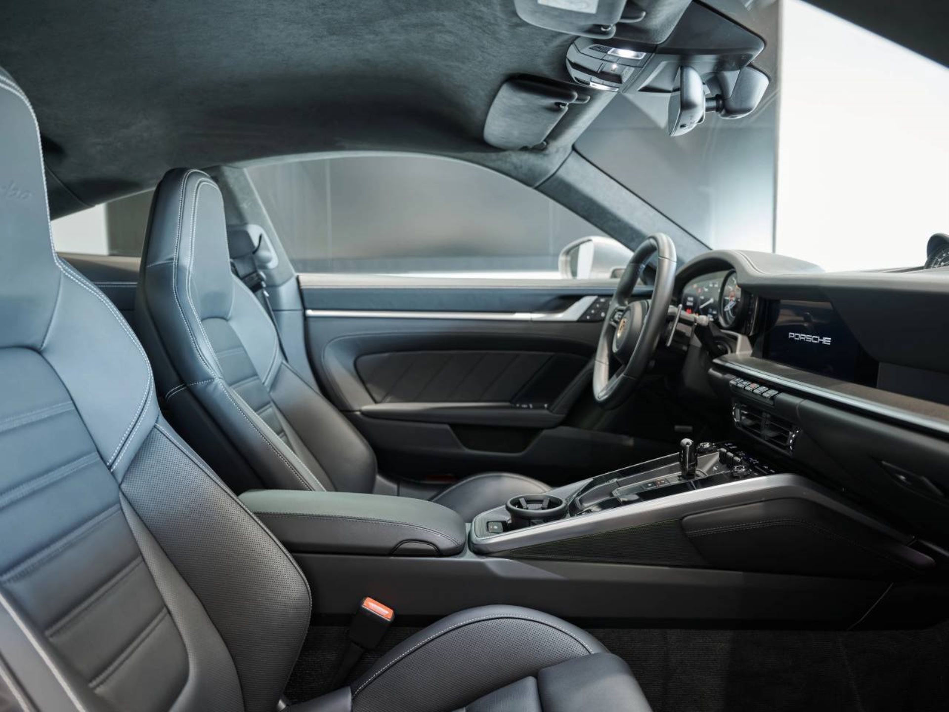 PORSCHE 911 Turbo-image-15