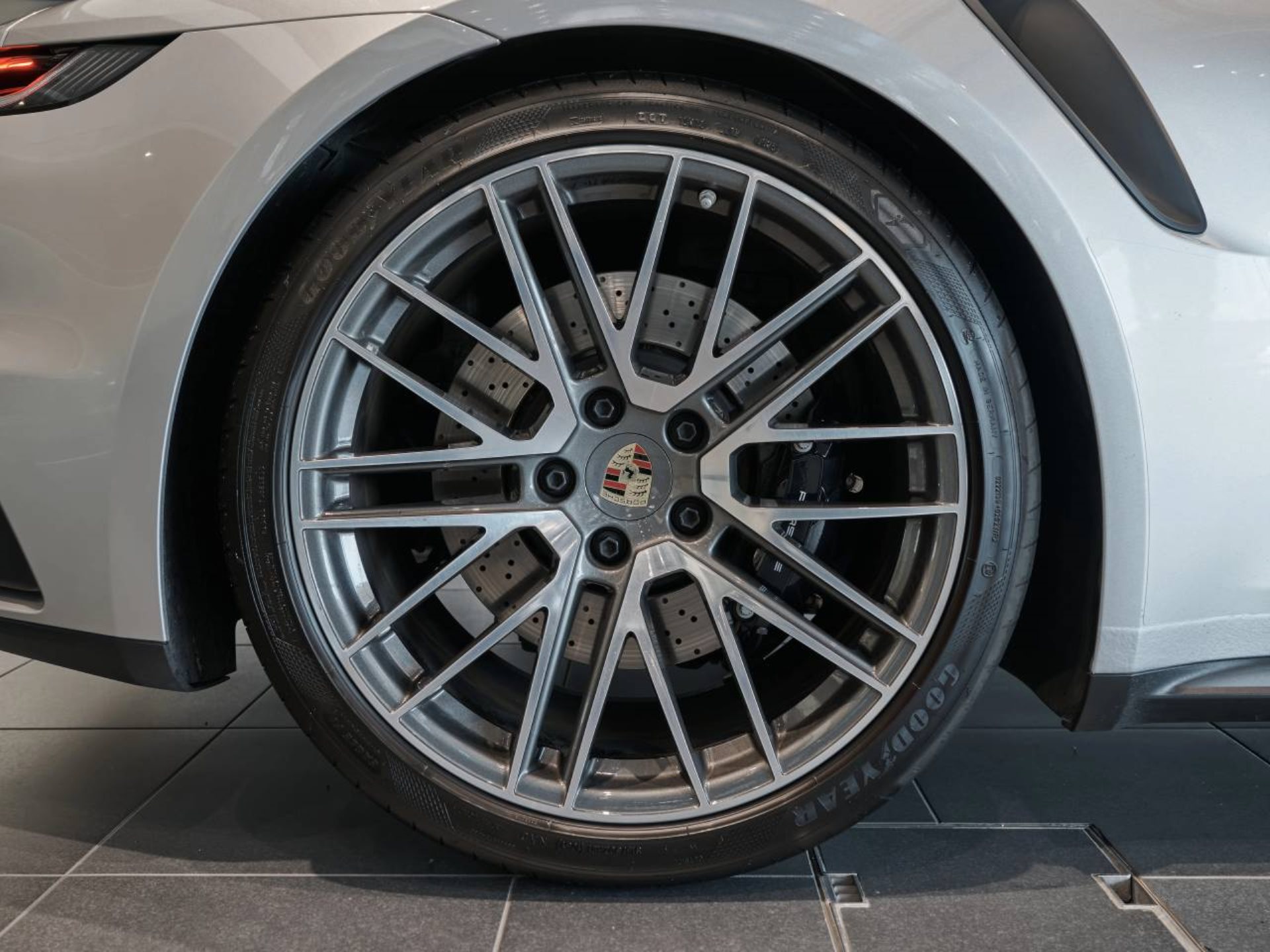 PORSCHE 911 Turbo-image-31