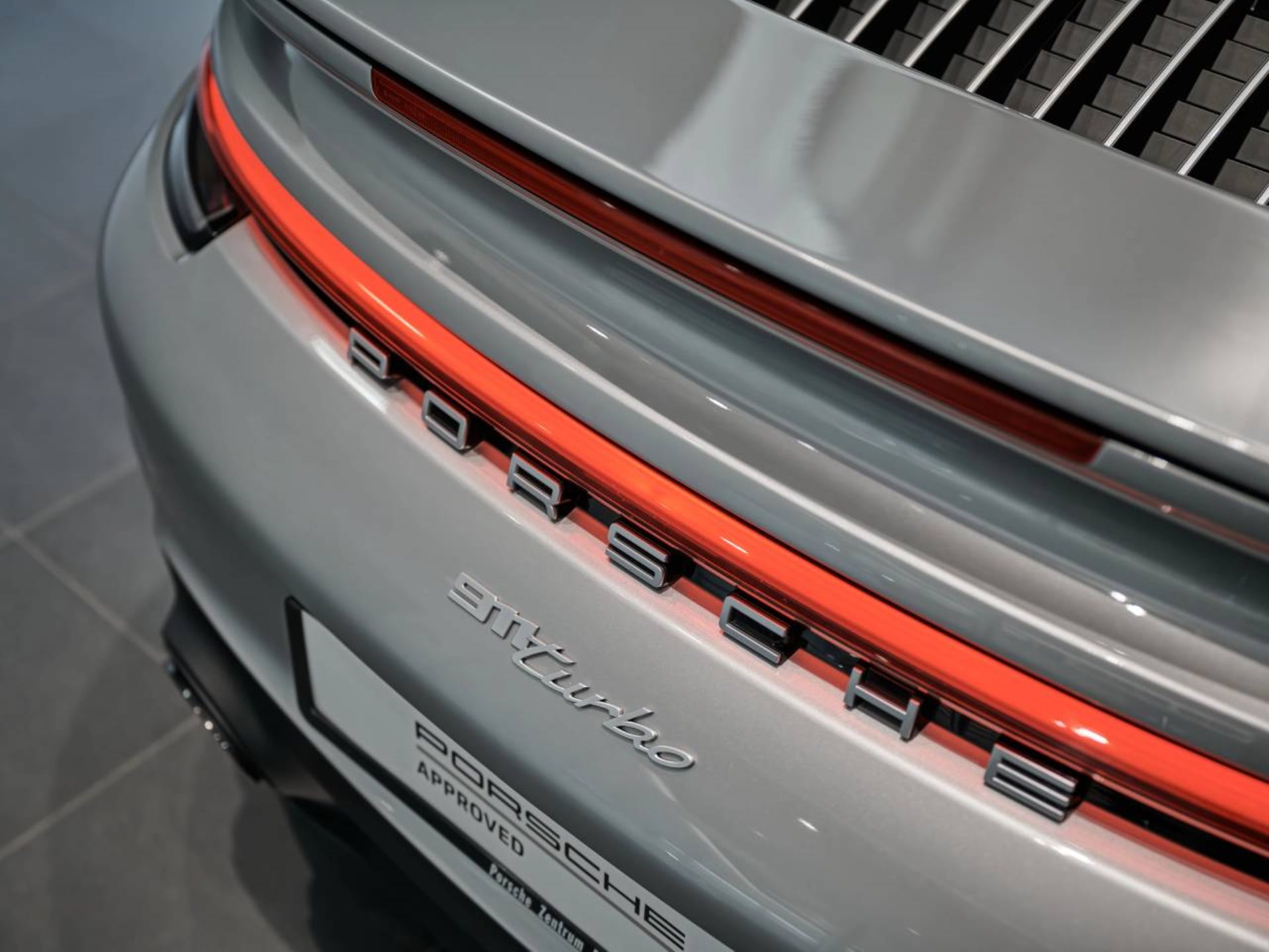 PORSCHE 911 Turbo-image-25