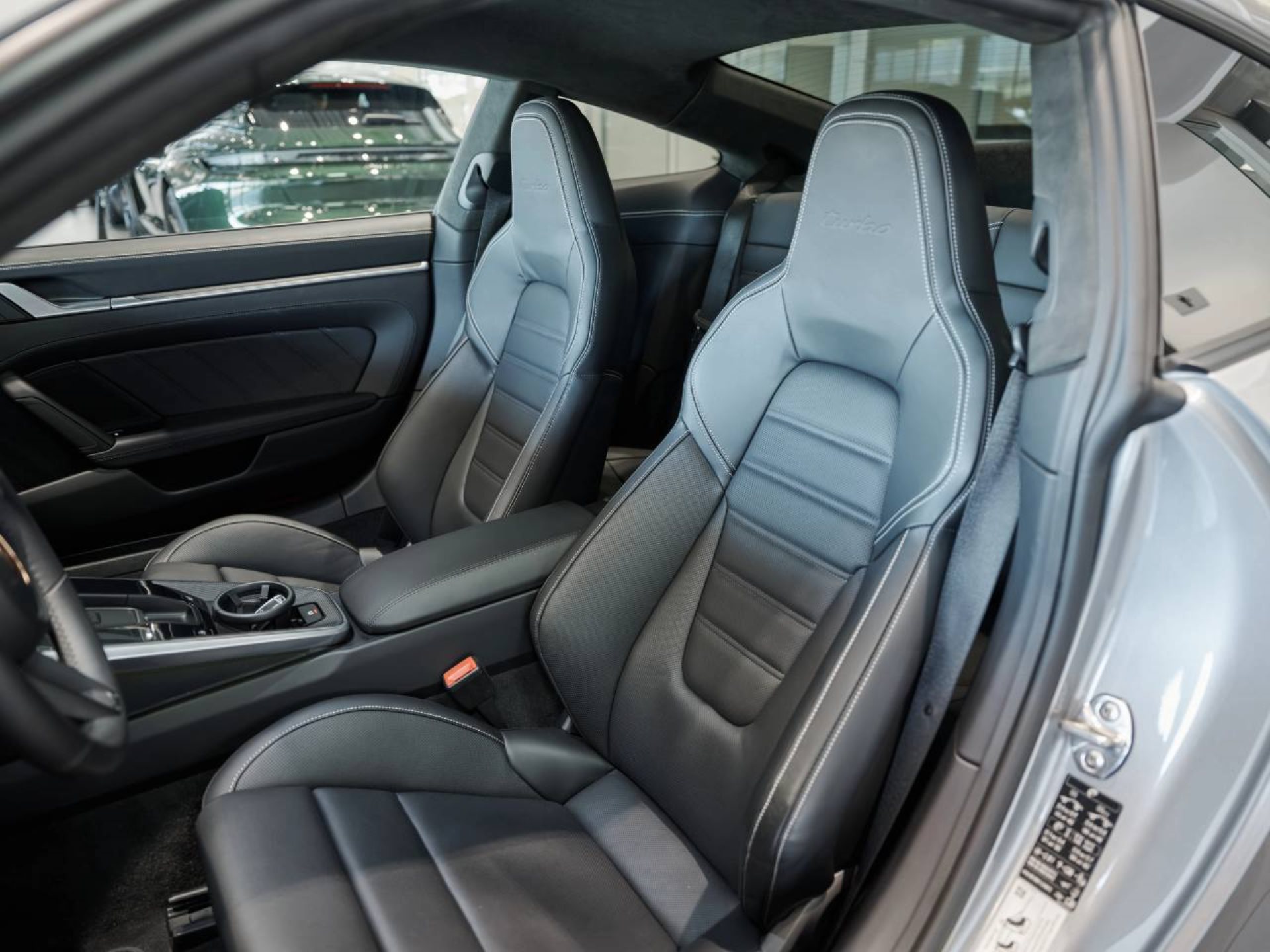 PORSCHE 911 Turbo-image-4