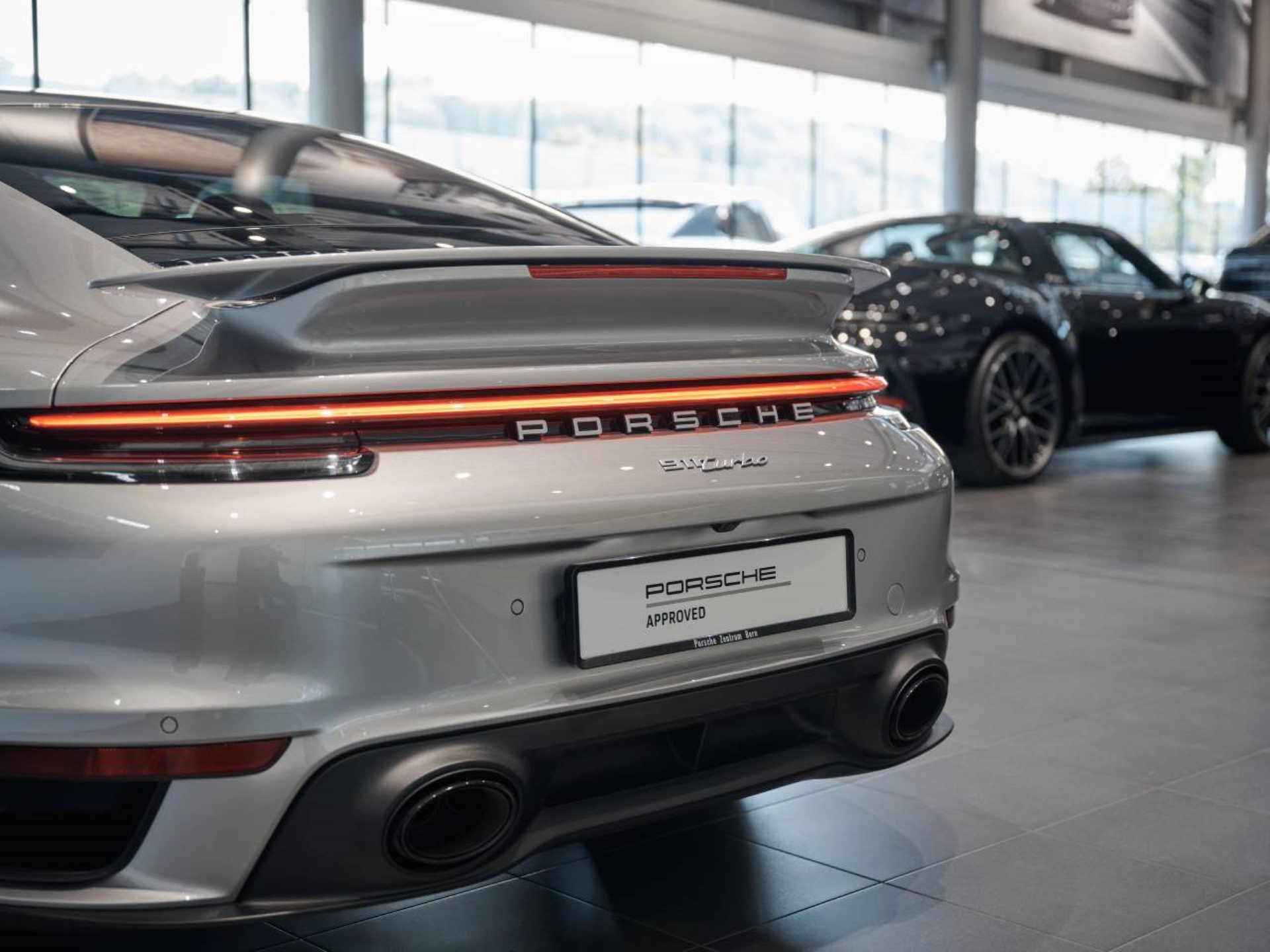 PORSCHE 911 Turbo-image-24