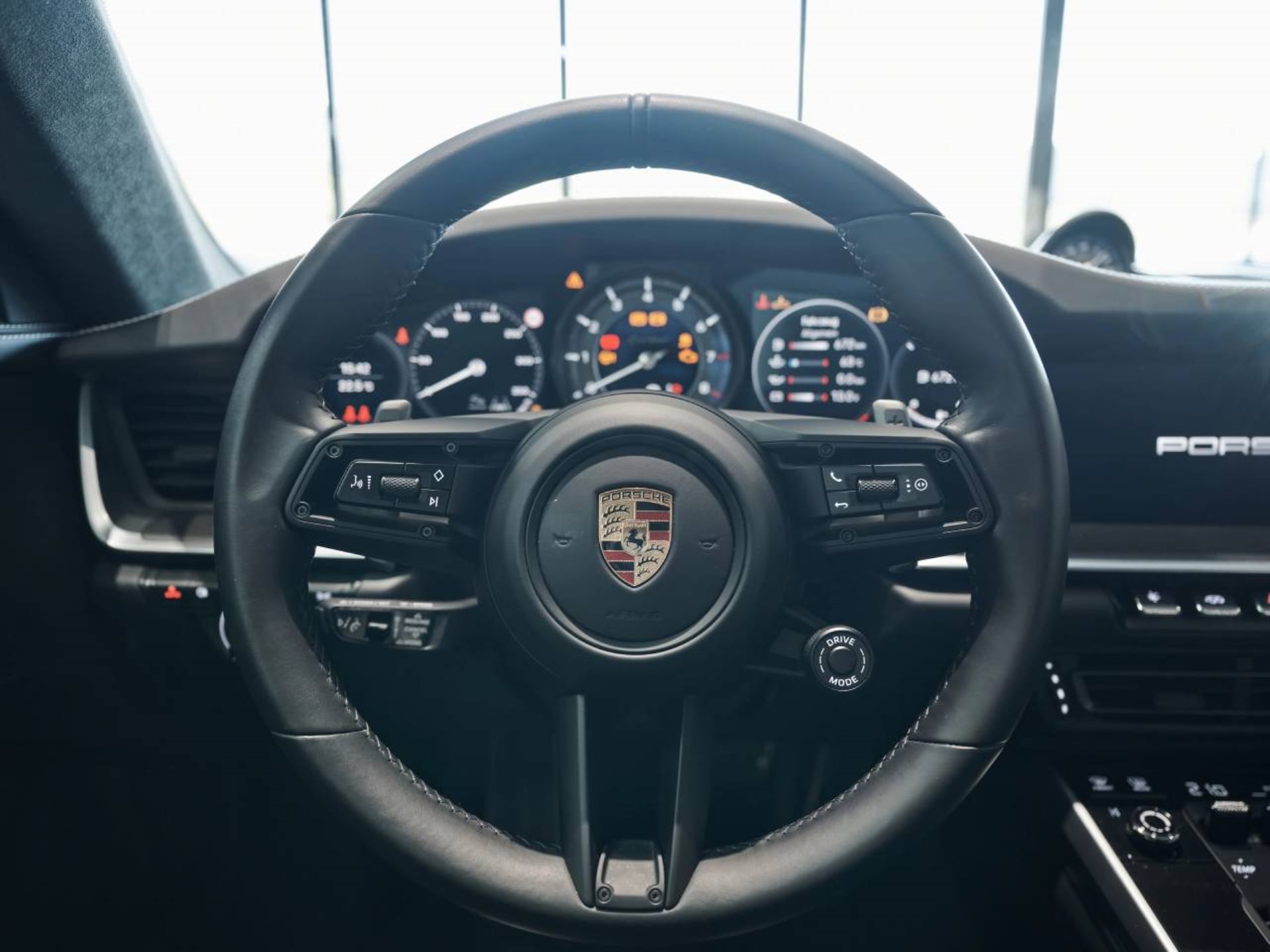 PORSCHE 911 Turbo-image-12