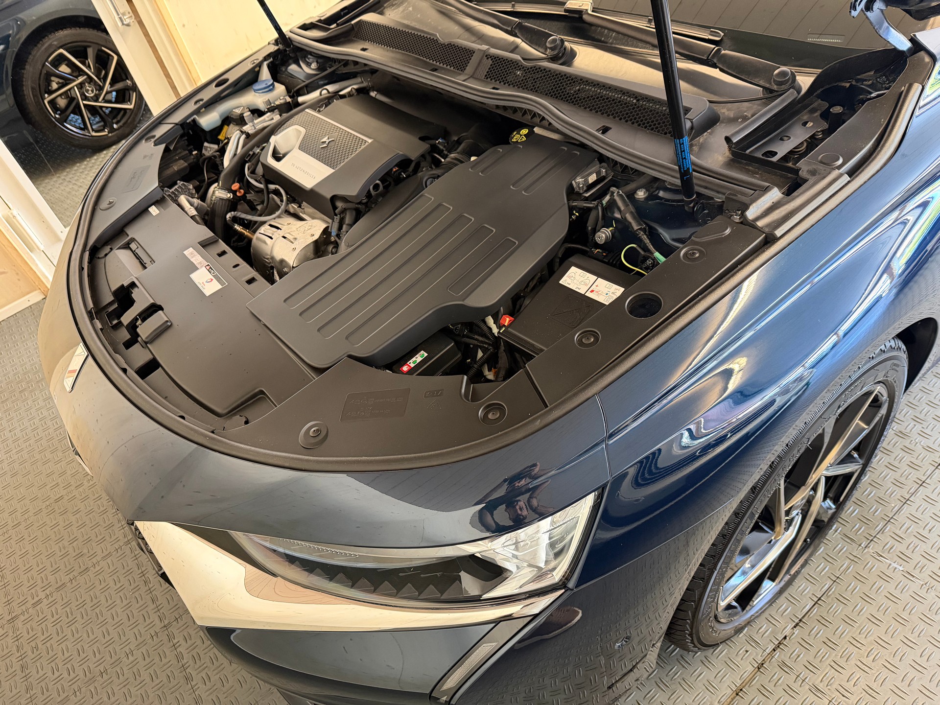 DS AUTOMOBILES DS 9 1.6 E-TENSE 225 Performance Line + e-EAT8-image-15