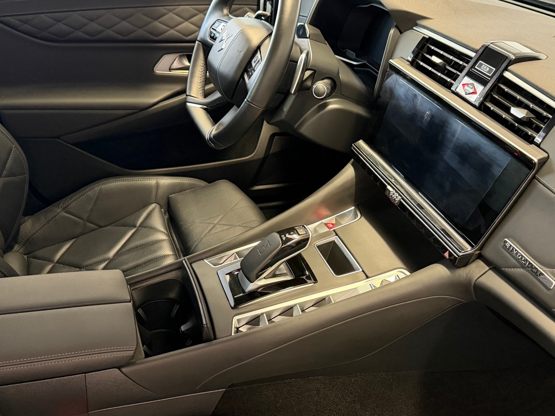 DS AUTOMOBILES DS 9 1.6 E-TENSE 225 Performance Line + e-EAT8-image-11