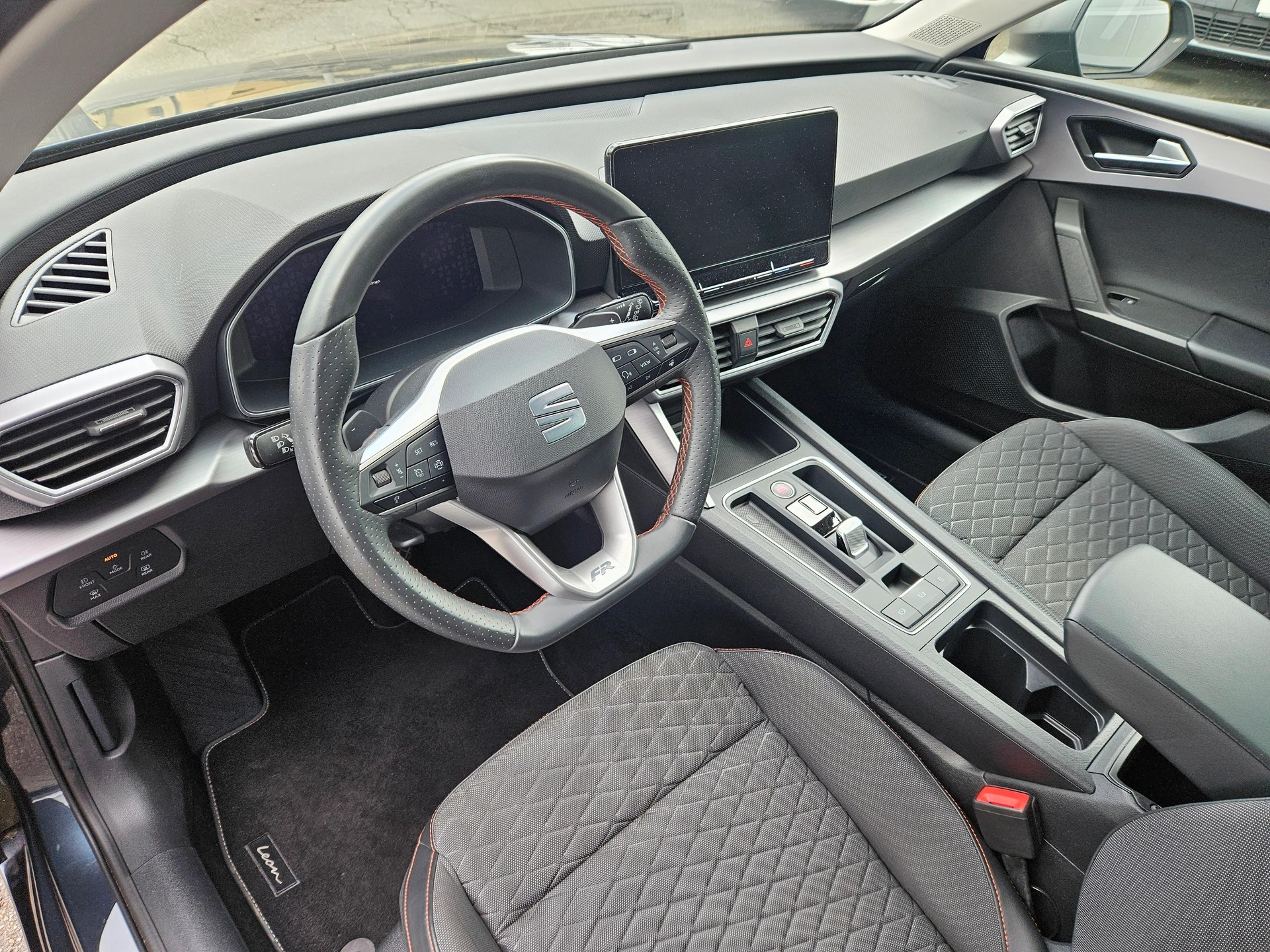 SEAT Leon ST 1.5 eTSI mHEV DSG FR-image-4
